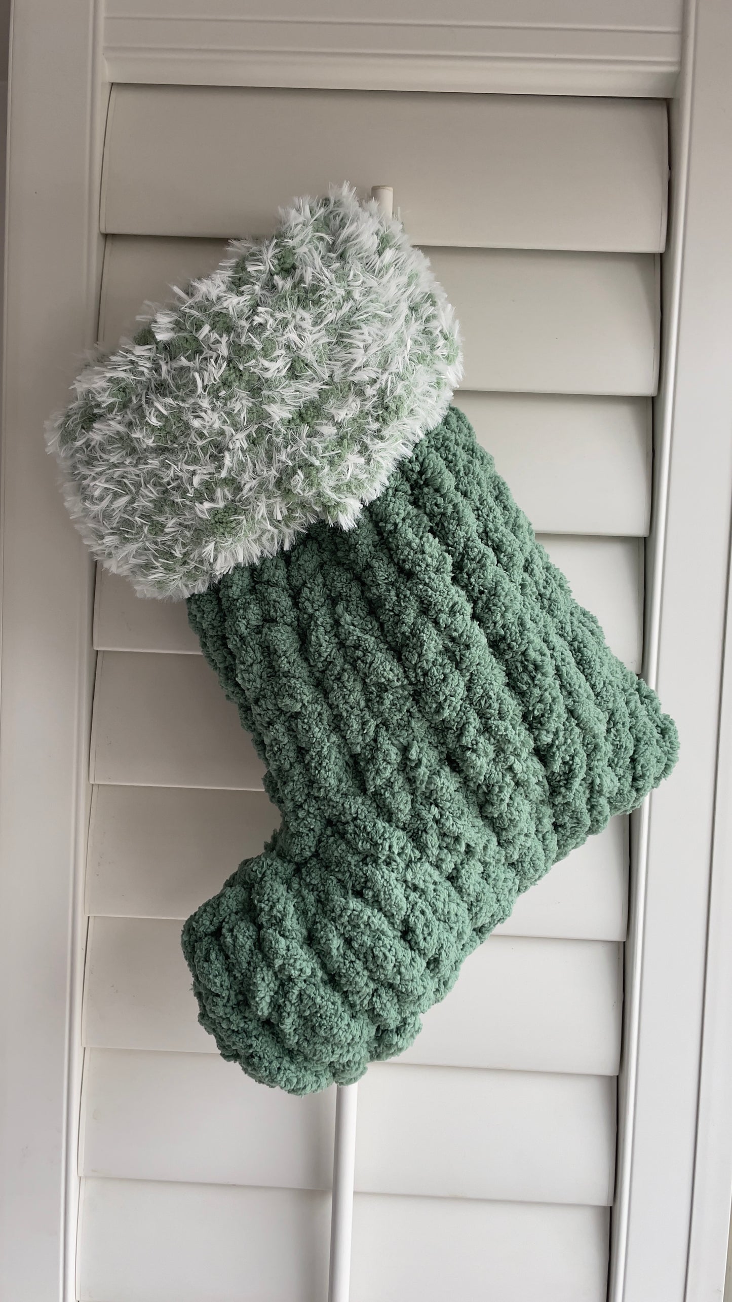 Finger Knit Santa Stocking Pattern: Chunky Yarn DIY (PDF Pattern)