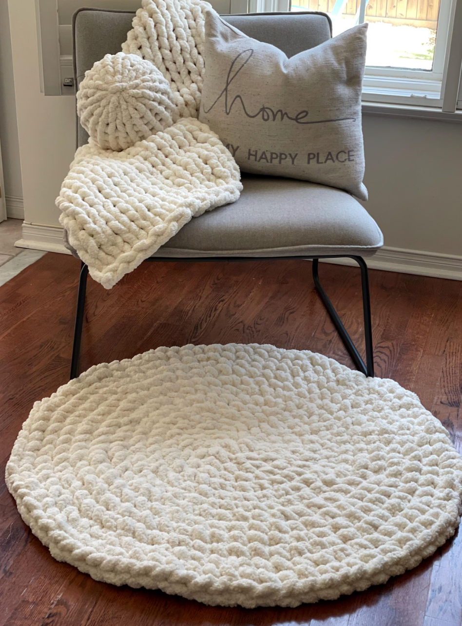 HANDCROCHET PATTERN ~ Circle Rug ~ Chunky Chenille ~ Off By Heart Design ~ DIY