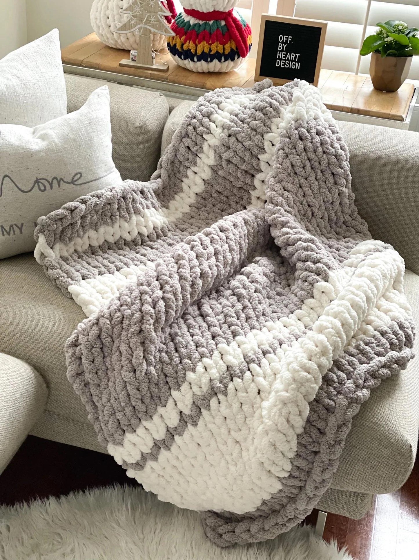 DIY chunky knit blanket pattern made with chenille yarn – Off by Heart Design