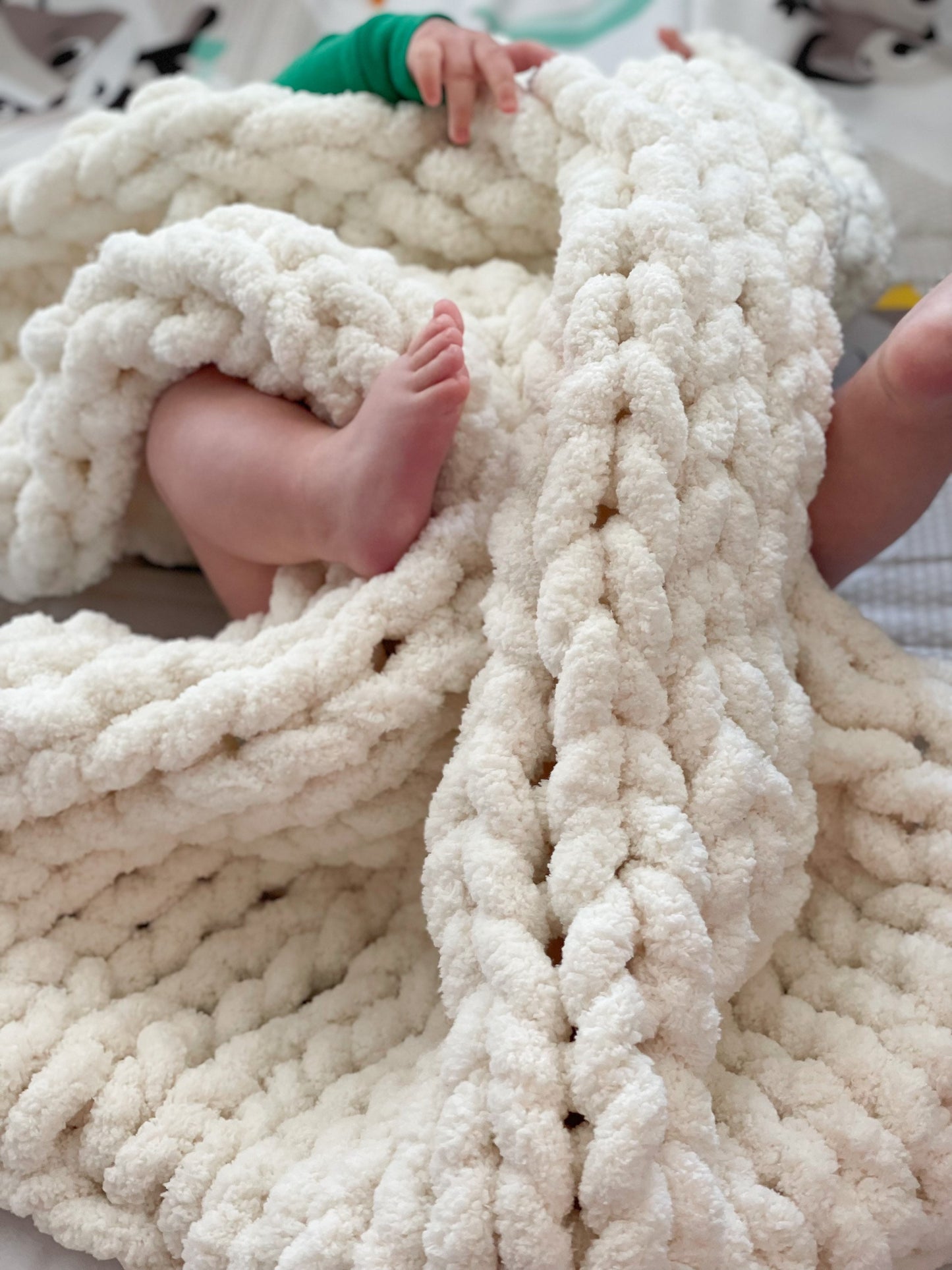 Hand-Knit Chunky Baby Blanket: White Polyester Stroller Blanket