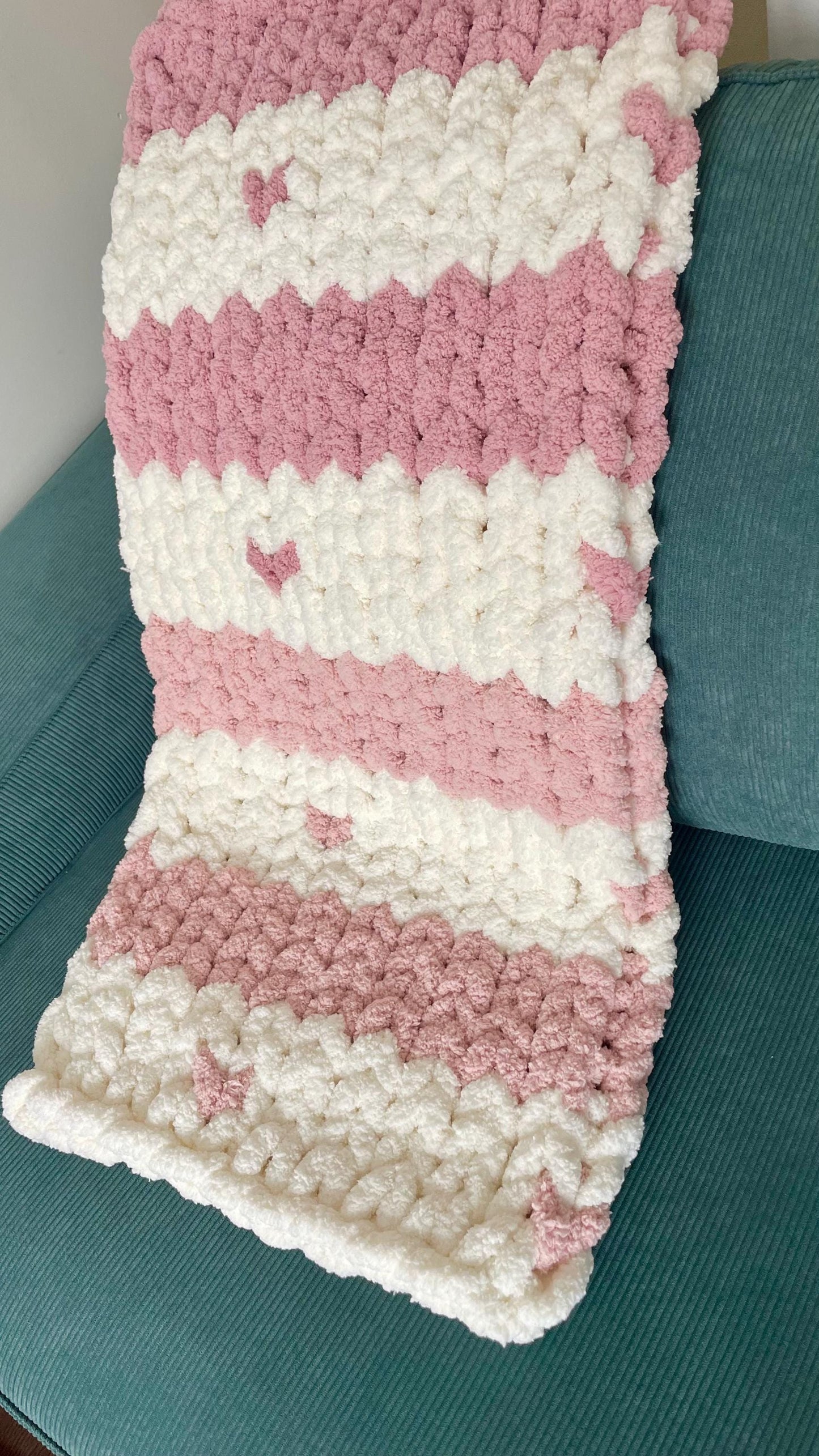 Chunky Chenille Heart Blanket Pattern – Easy Finger Knitting (PDF Pattern)