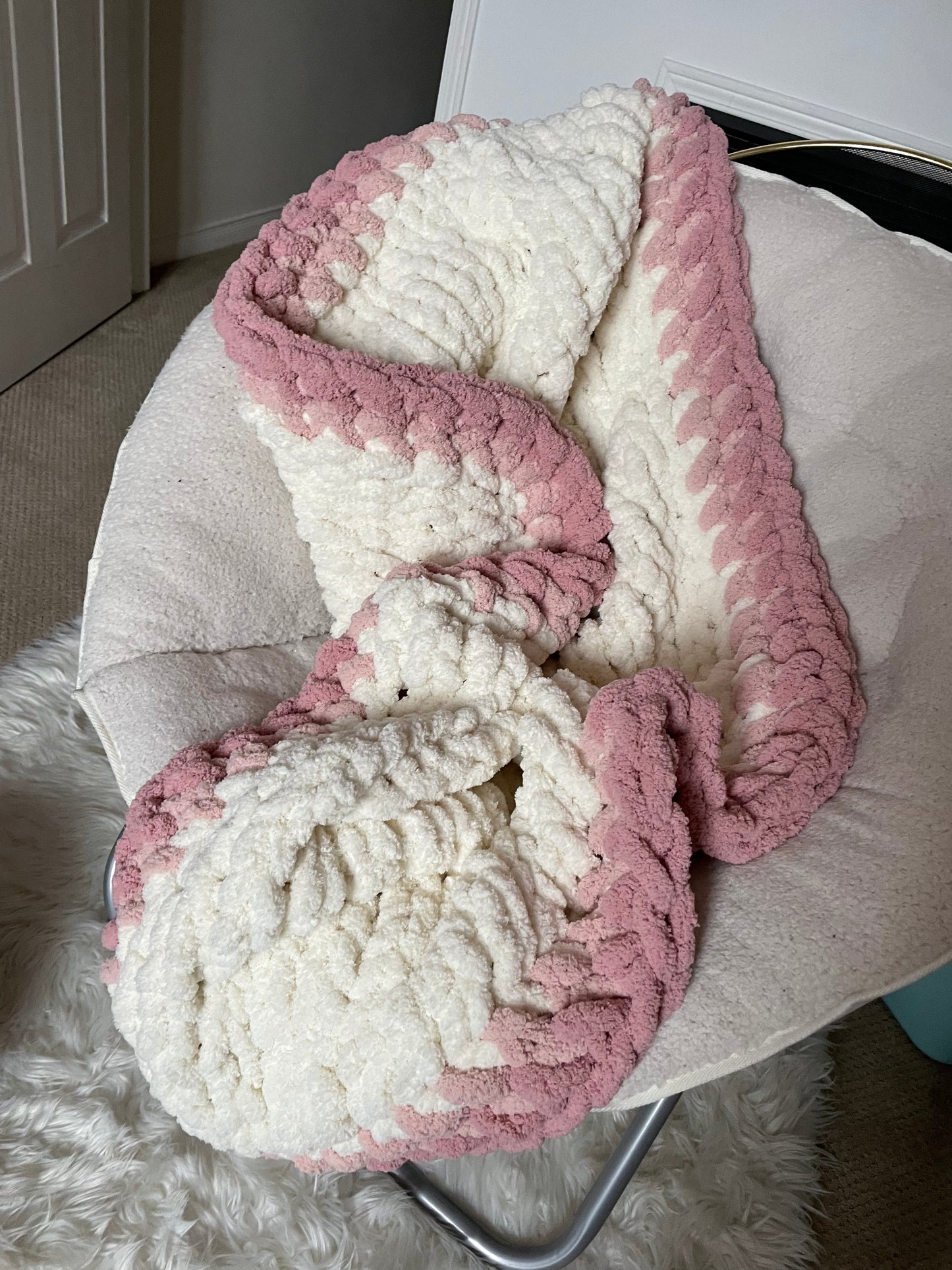 Healing Hand, Chunky Knit Baby Blankets - White with Two-Tone Pink Edge