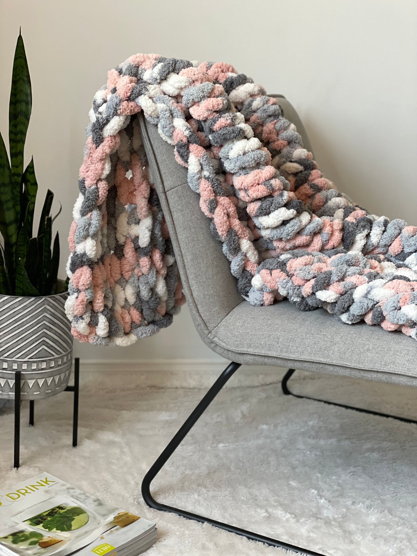 Healing Hand, Chunky Knit Blankets Pink Marble