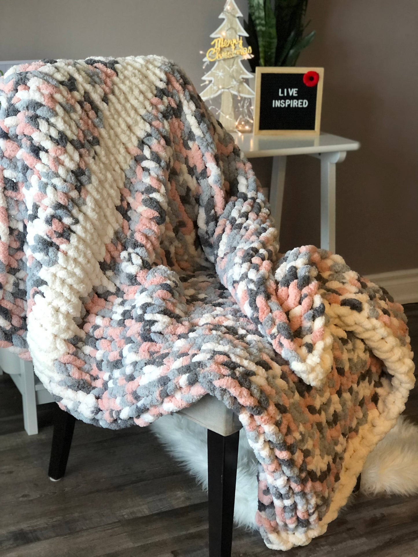 Healing Hand, Chunky Knit Blankets Pink Marble