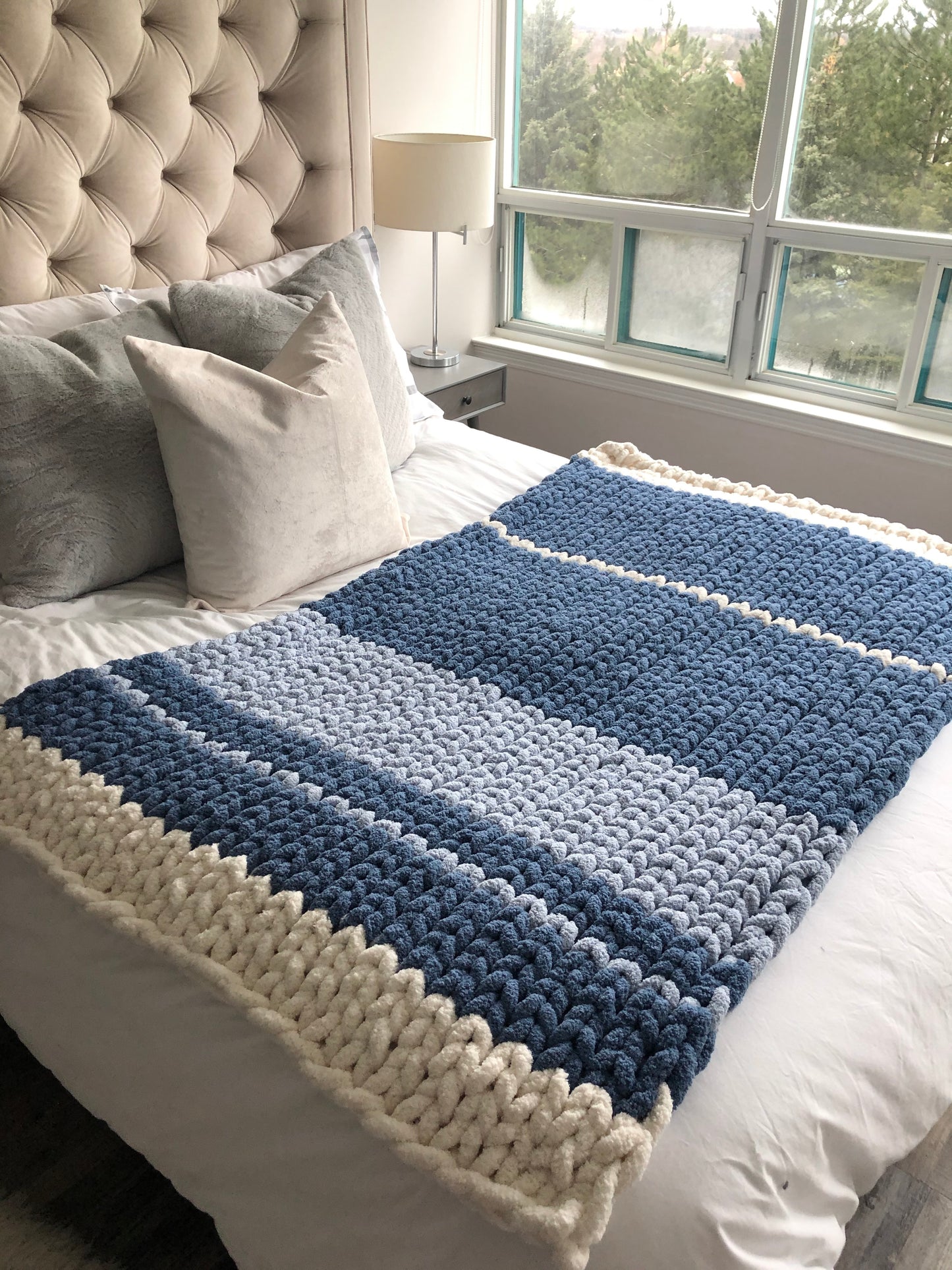Healing Hand, Chunky Knit Blankets Blue Belle