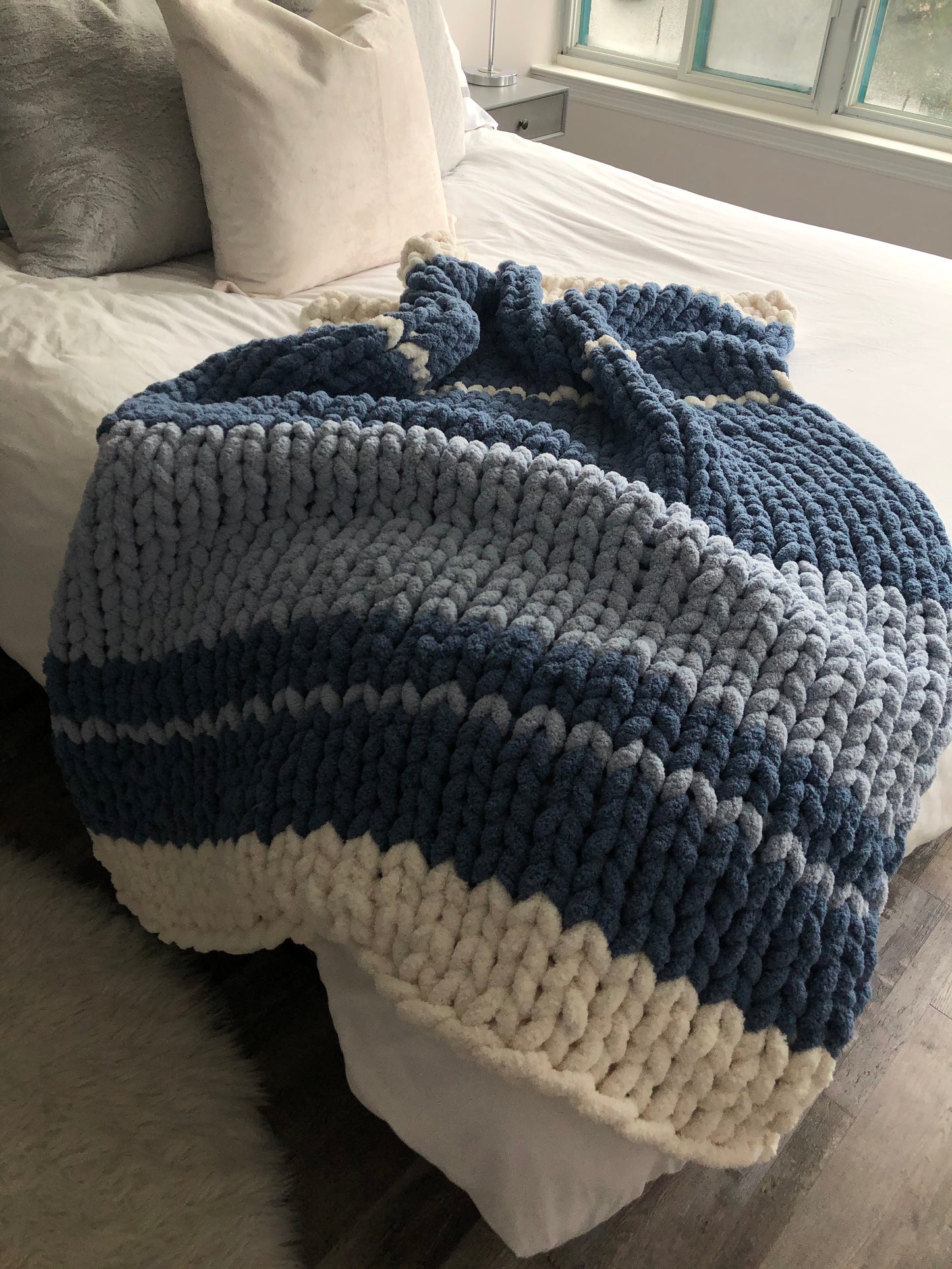 Healing Hand, Chunky Knit Blankets Blue Belle