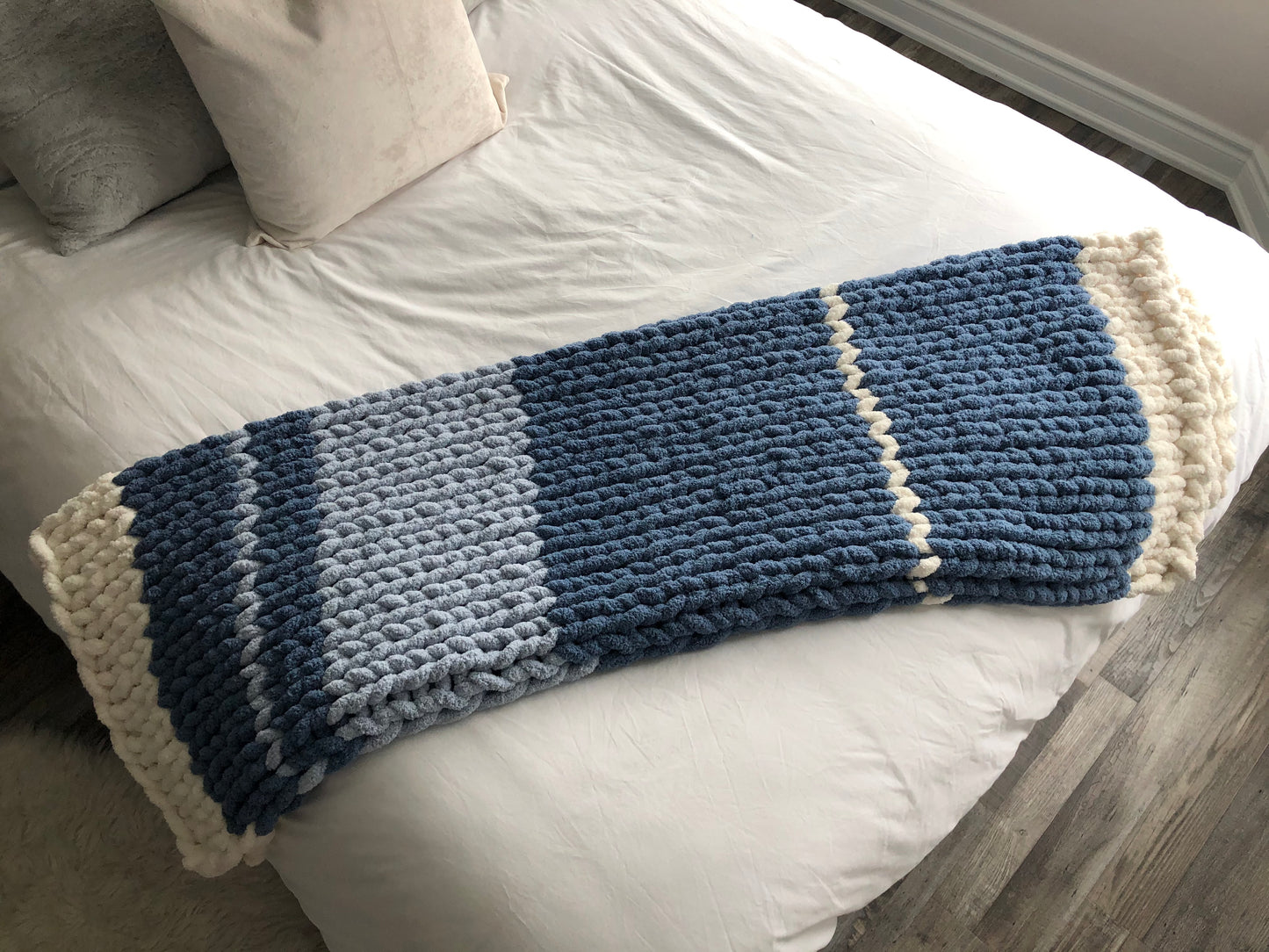 Healing Hand, Chunky Knit Blankets Blue Belle