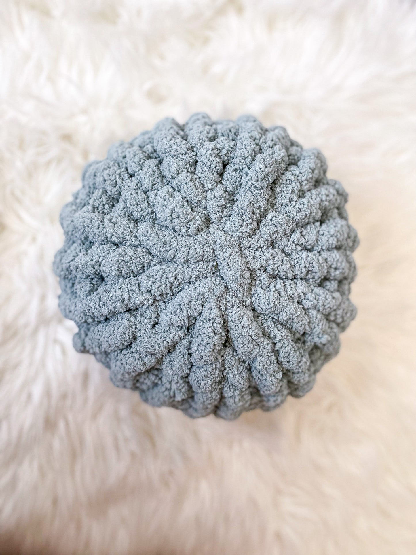 10” Chunky Knit Circle Pillow