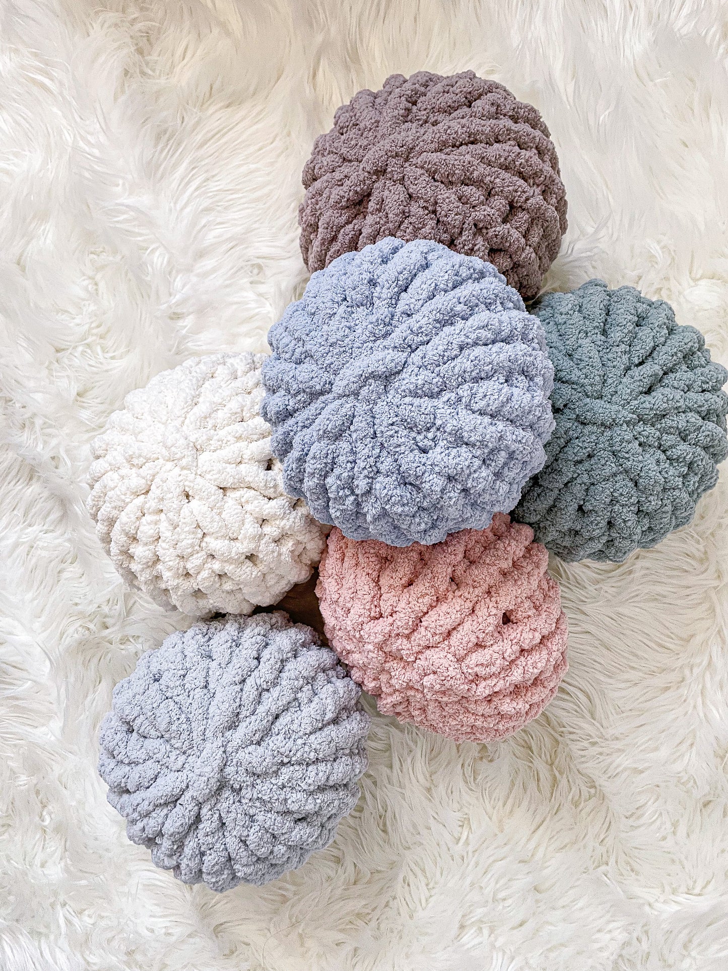 10” Chunky Knit Circle Pillow