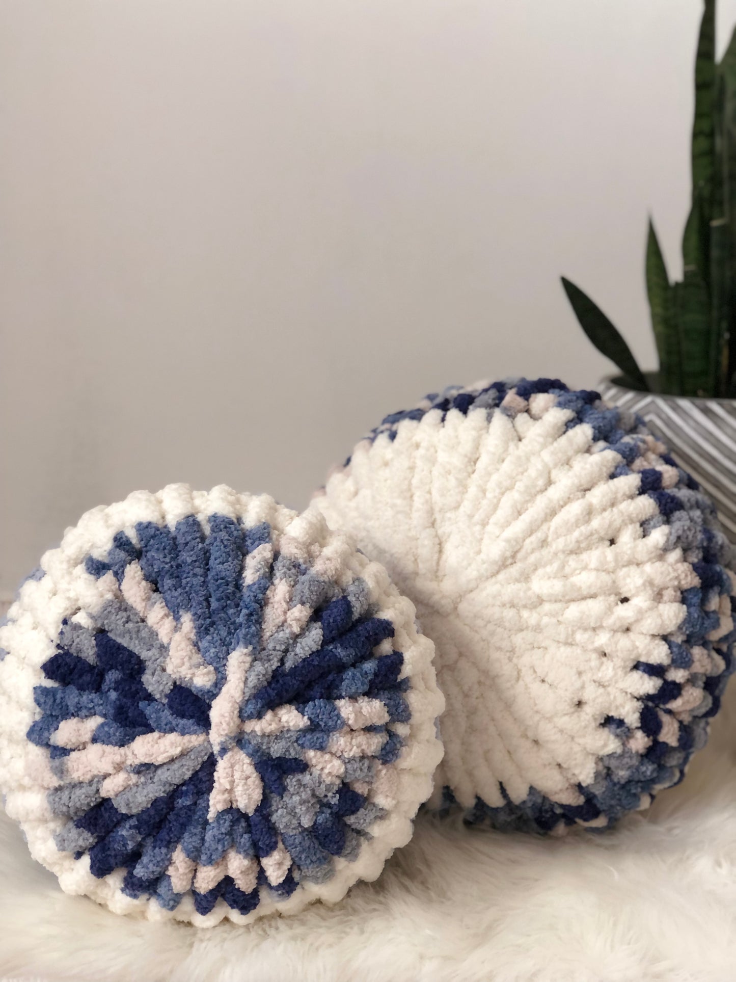 Pillow Set - 16” & 18” Multi Blue Chunky Knit Circle Throw Pillow