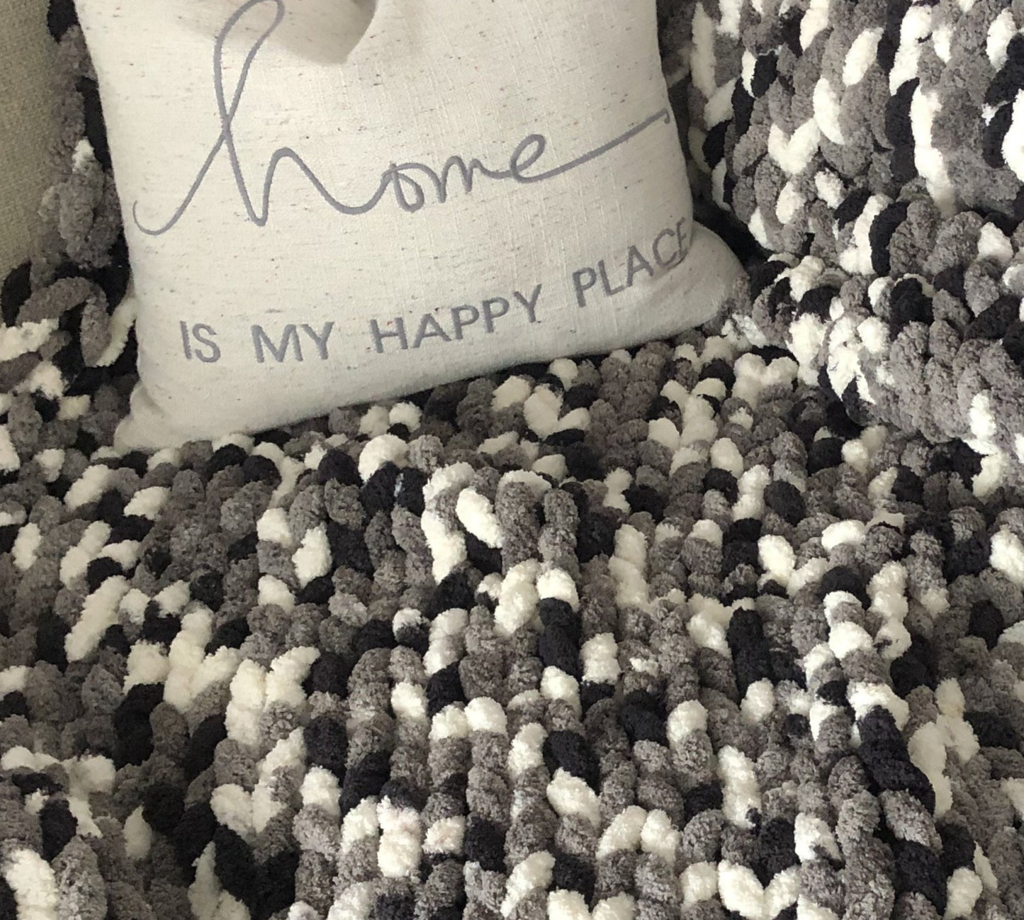 Healing Hand, Chunky Knit Blankets Monochrome Mix