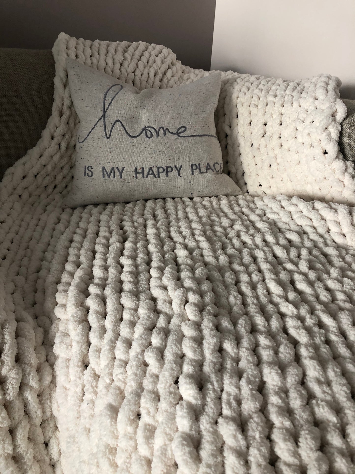 Healing Hand, Chunky Knit Blankets Vintage White