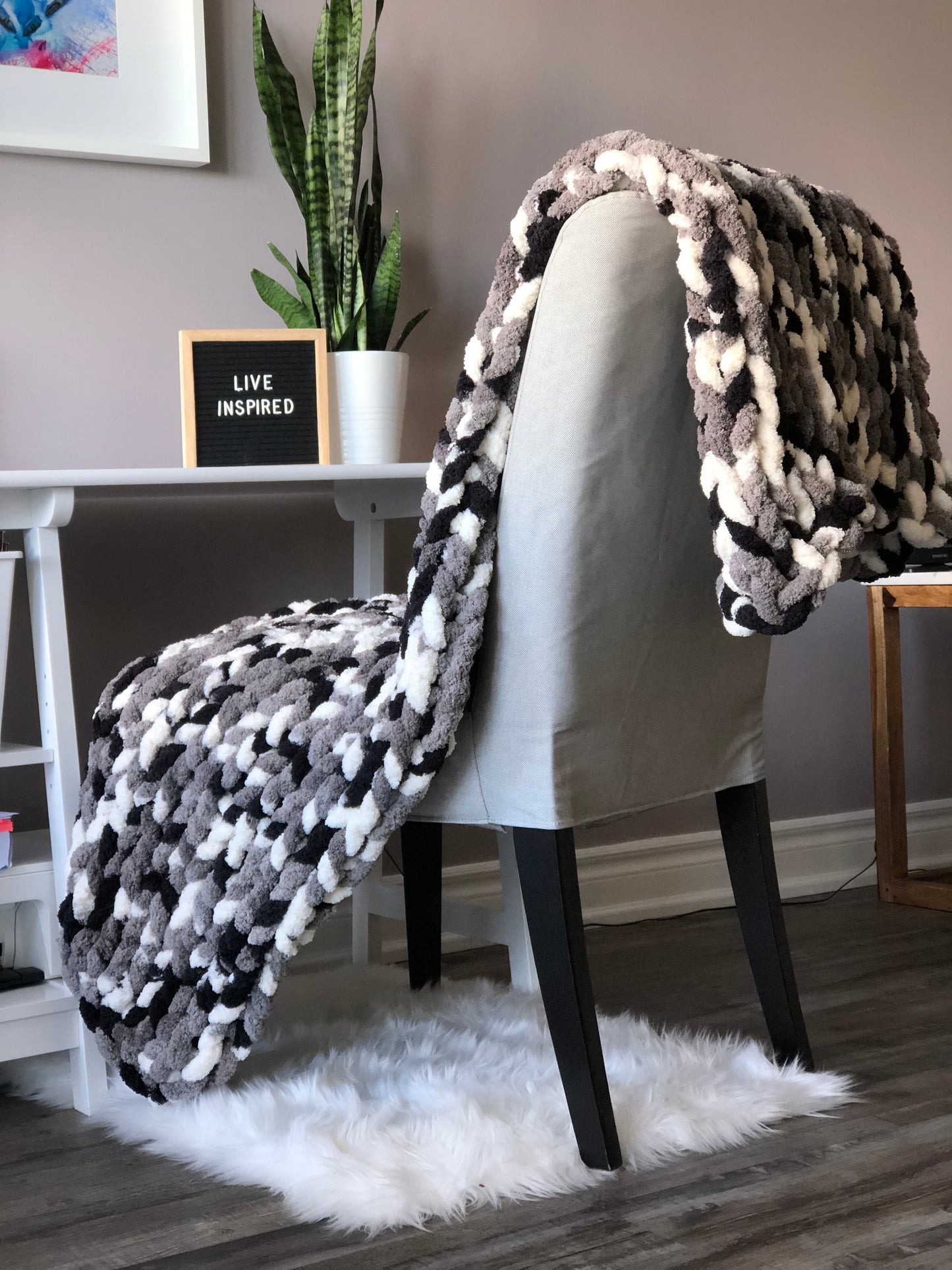Healing Hand, Chunky Knit Blankets Monochrome Mix