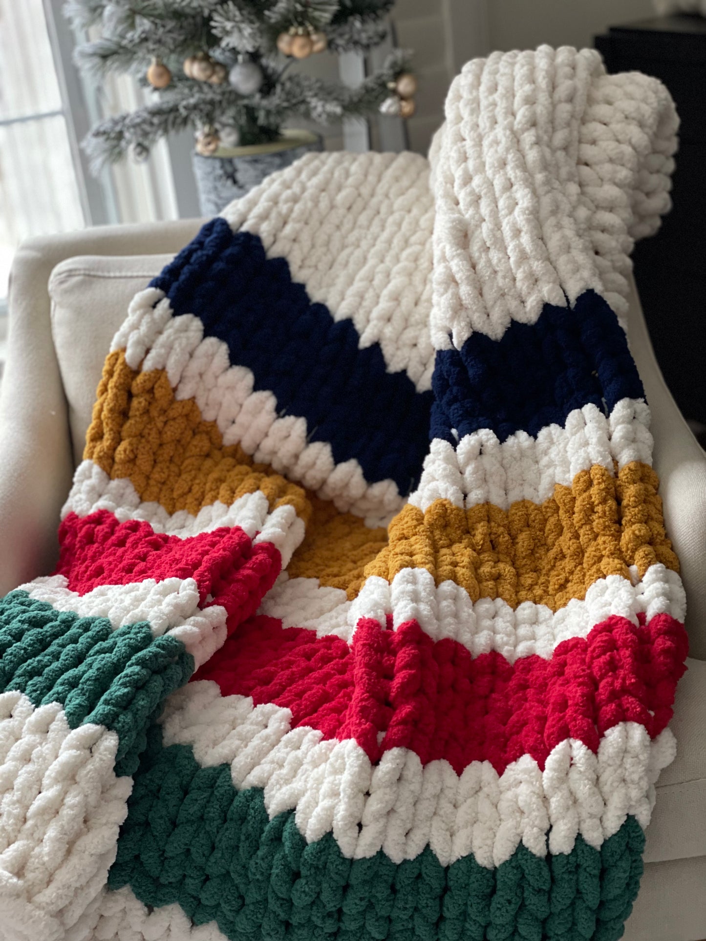 Healing Hand, Chunky Knit Blankets The Explorer 2.0