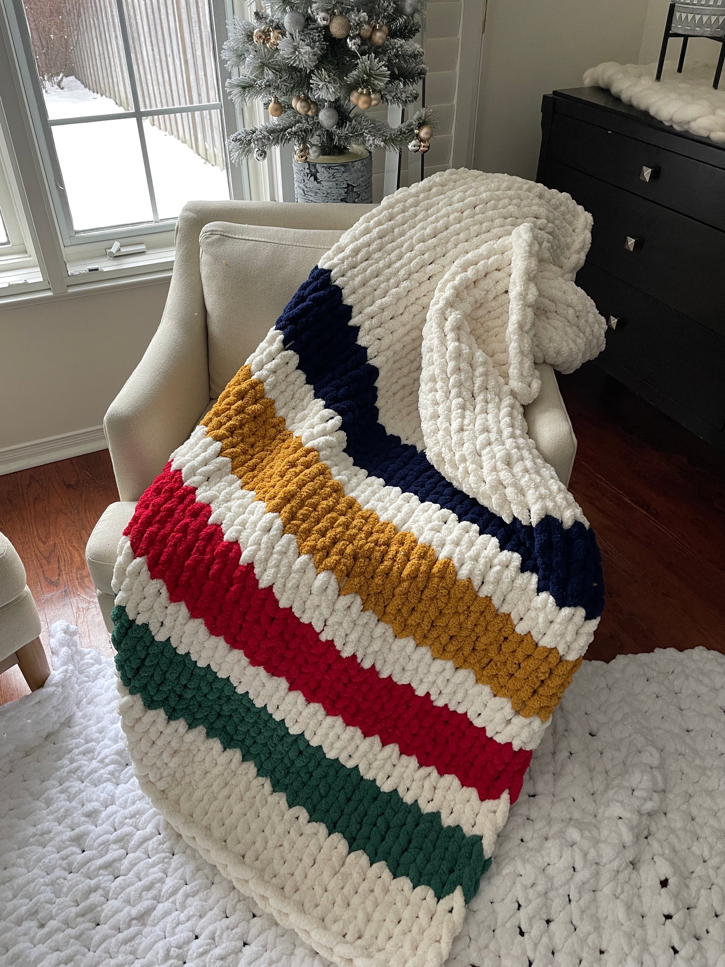 Healing Hand, Chunky Knit Blankets The Explorer 2.0