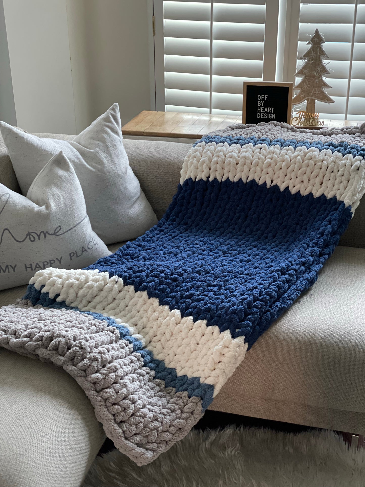 Healing Hand, Chunky Knit Blankets Ocean