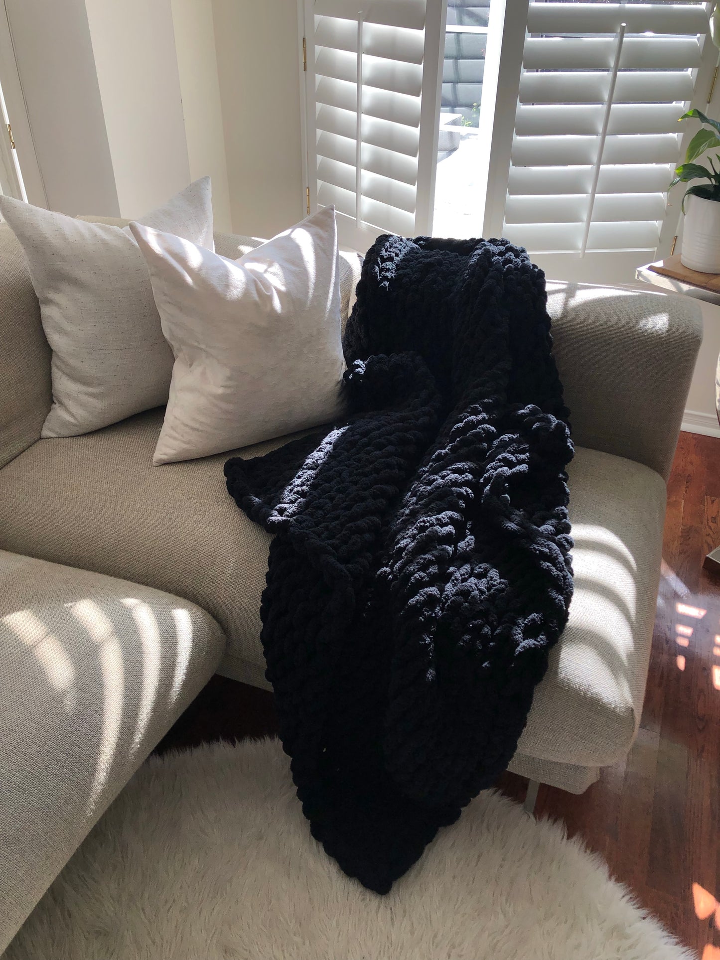 Healing Hand, Chunky Knit Blankets Black