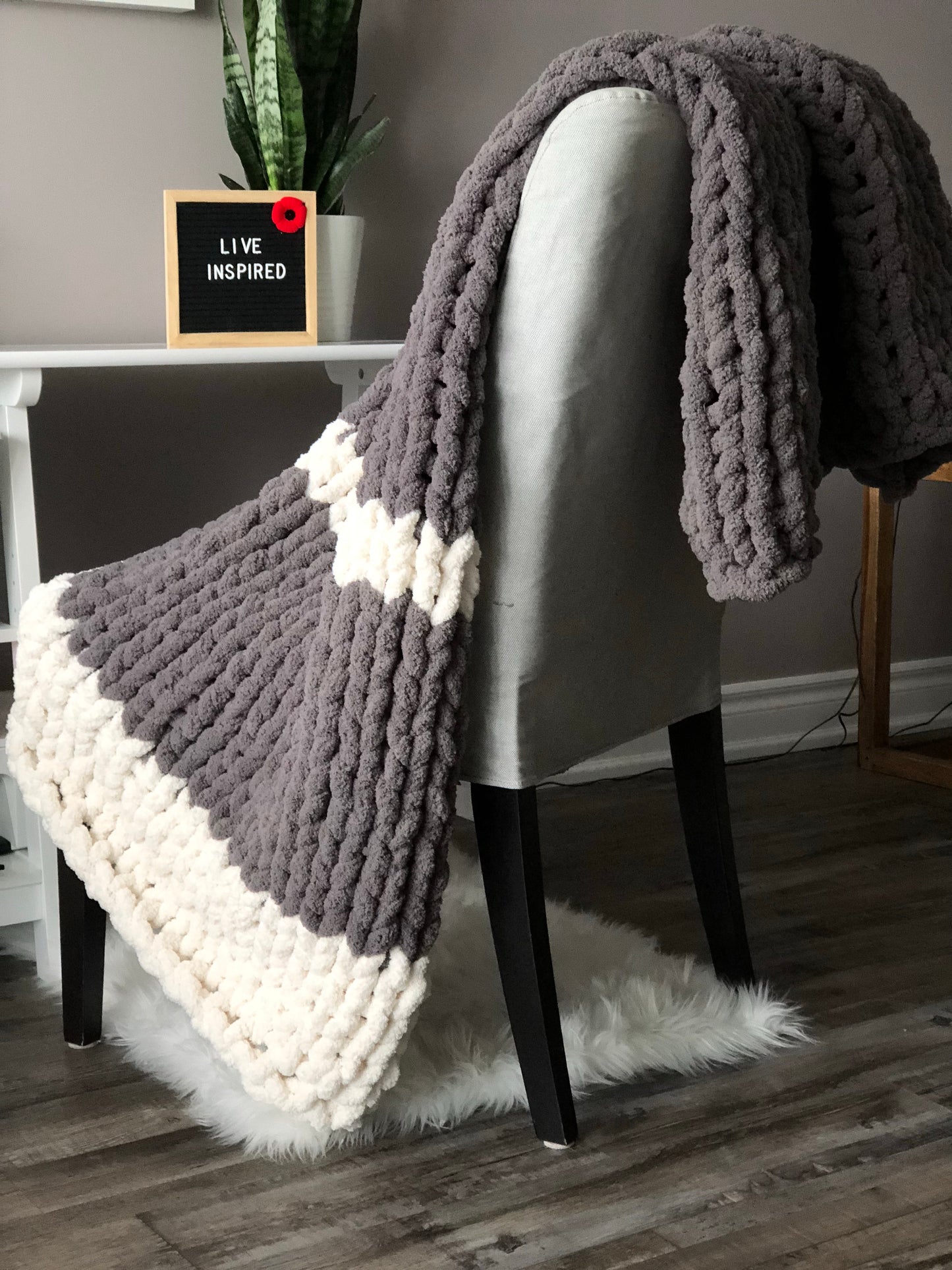 Healing Hand, Chunky Knit Stormy Grey