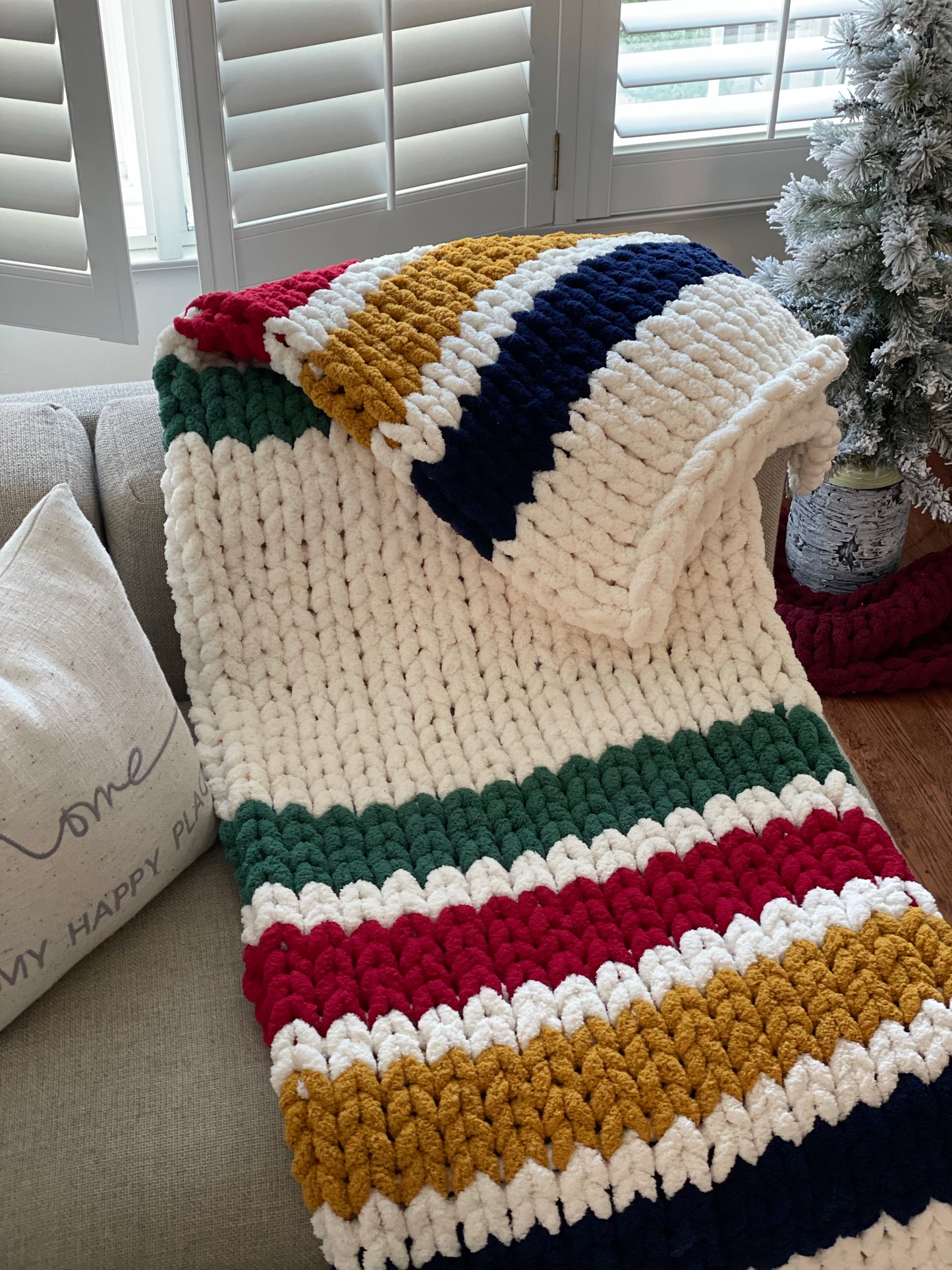 Healing Hand, Chunky Knit Blankets The Explorer