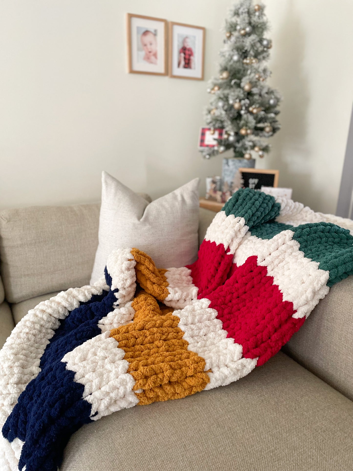 Healing Hand, Chunky Knit Blankets The Explorer - Thick