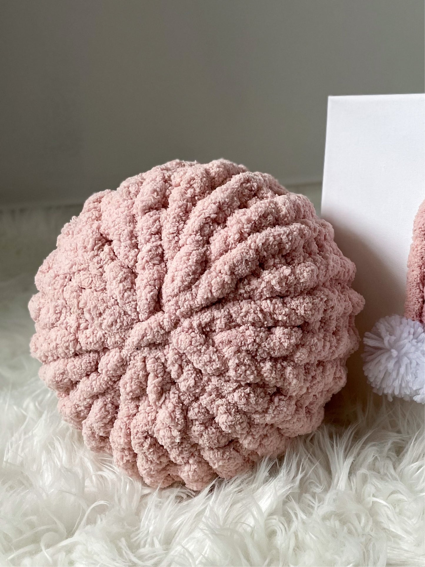 10” Chunky Knit Circle Pillow