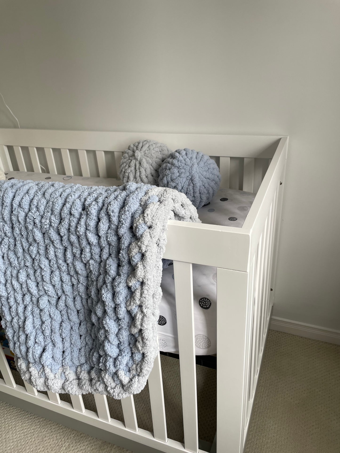 Healing Hand, Chunky Knit Baby Blankets - Baby blue with Ice Blue Edge