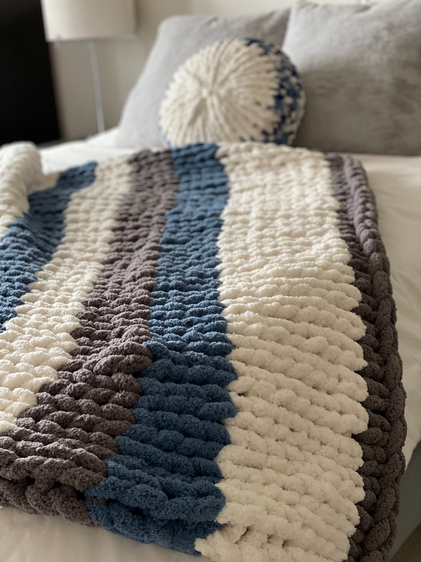 Healing Hand, Chunky Knit Blankets “The Pablo”