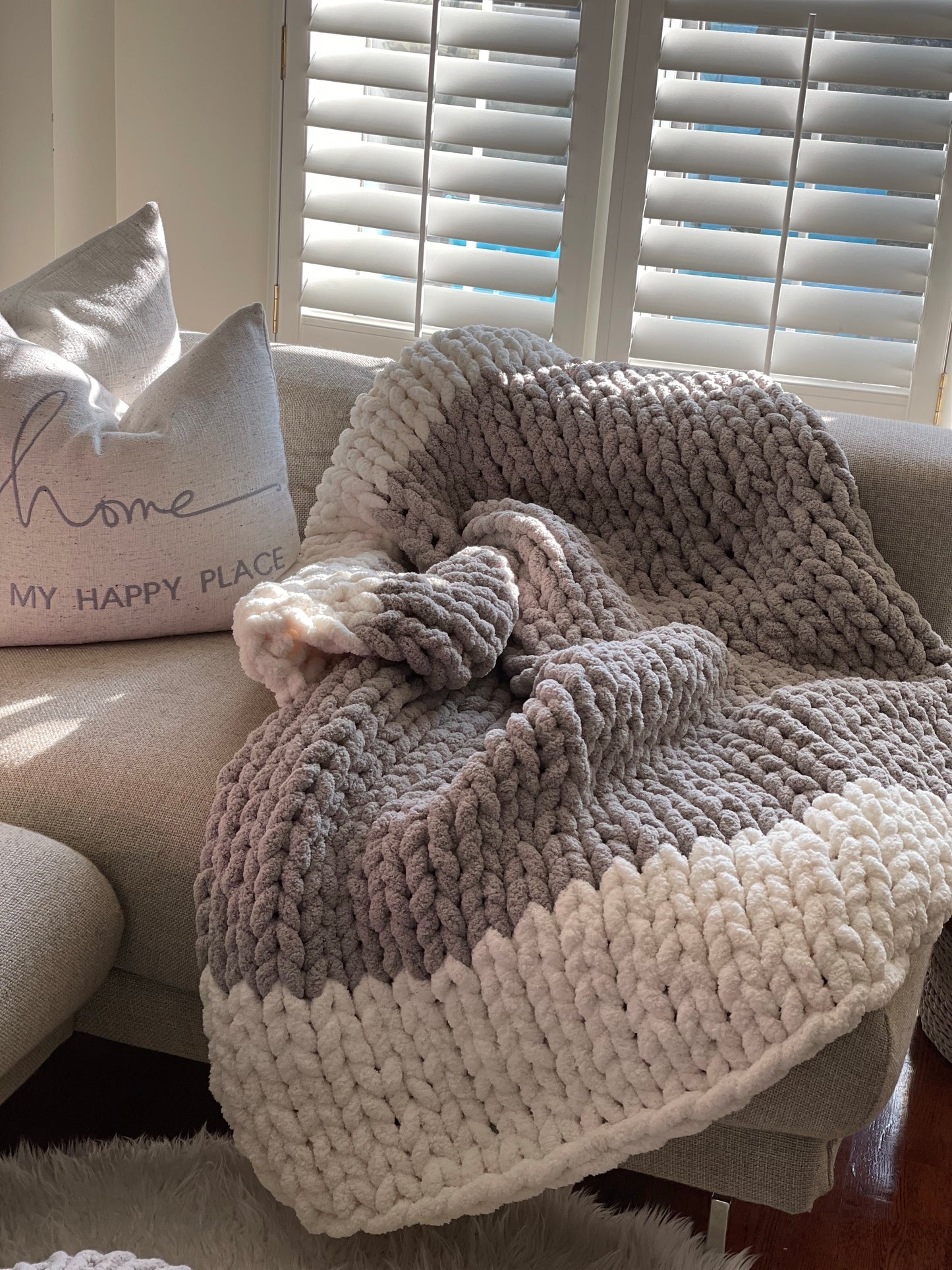 Healing Hand, Chunky Knit Blankets Light Grey with White Ends