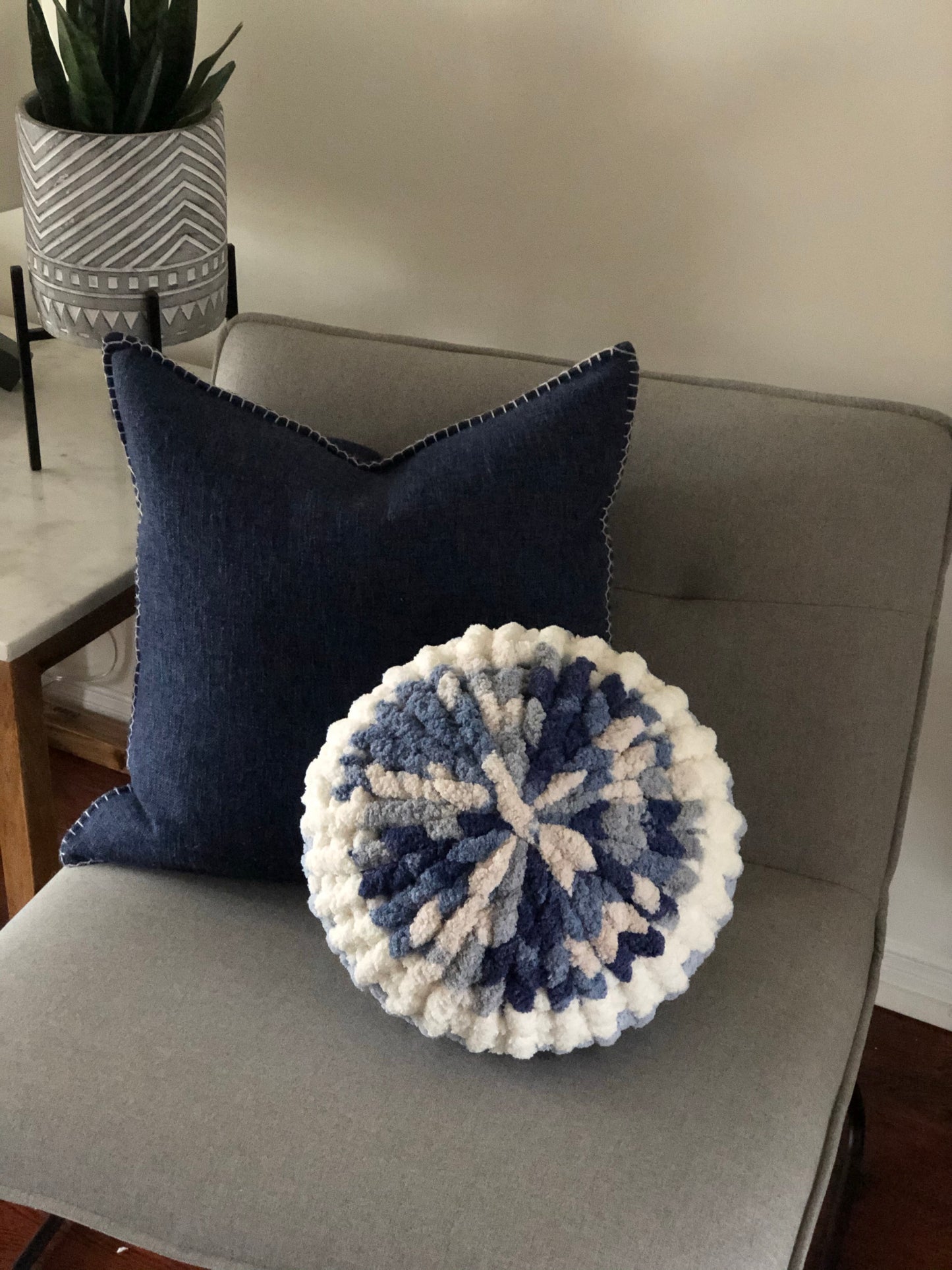 16” Multi Blue Chunky Knit Circle Throw Pillow