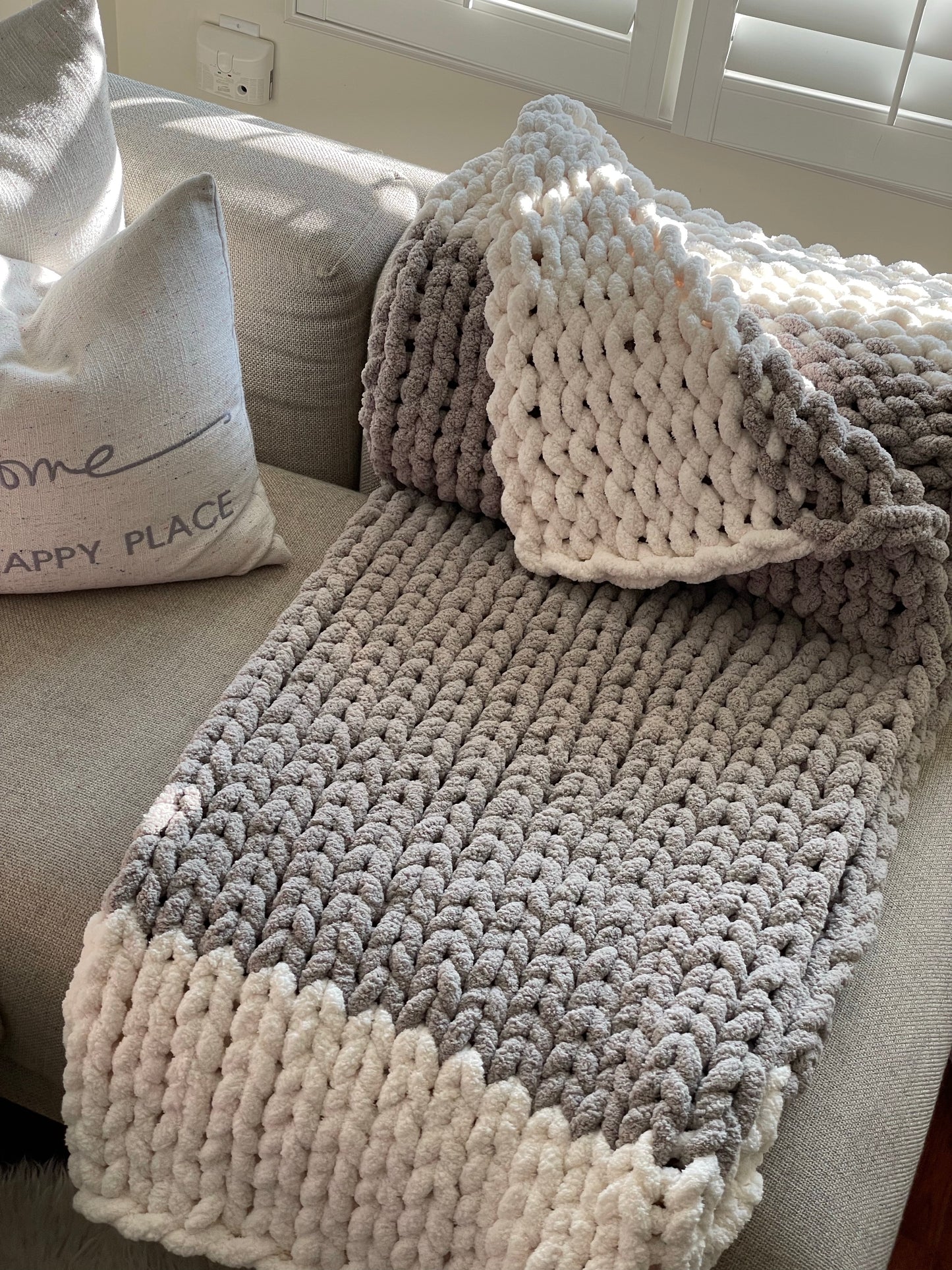 Healing Hand, Chunky Knit Blankets Light Grey with White Ends