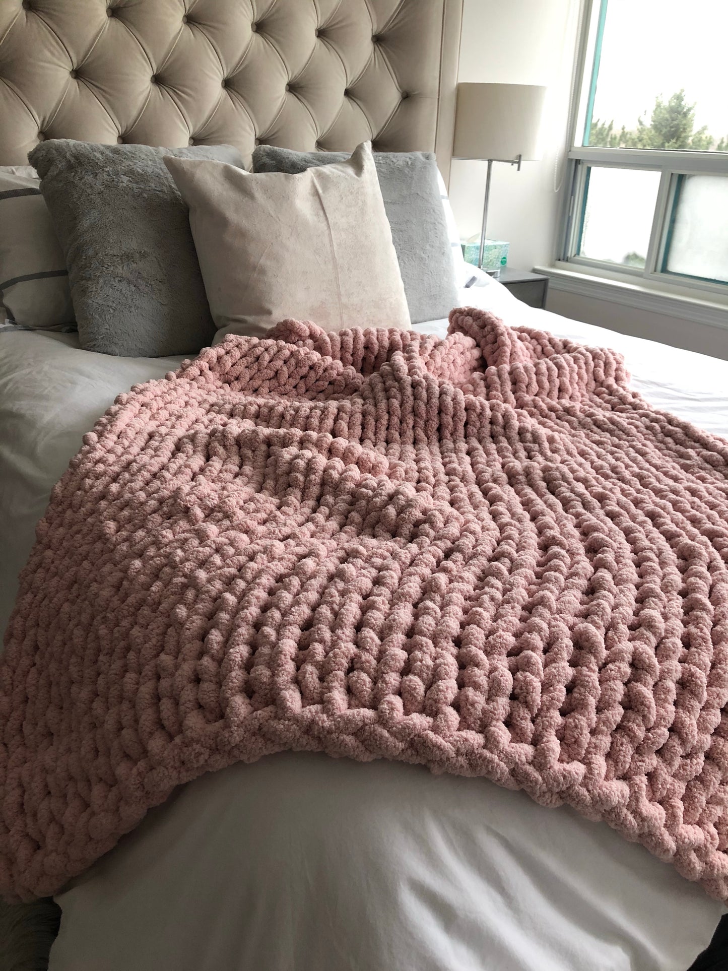 Healing Hand, Chunky Knit Blankets Soft Pink