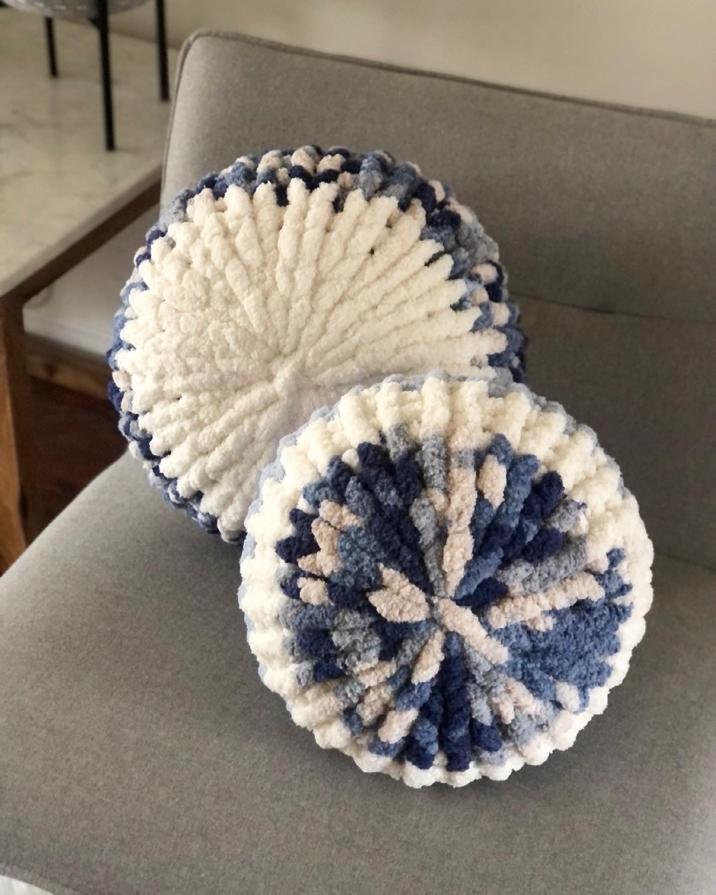 Pillow Set - 16” & 18” Multi Blue Chunky Knit Circle Throw Pillow