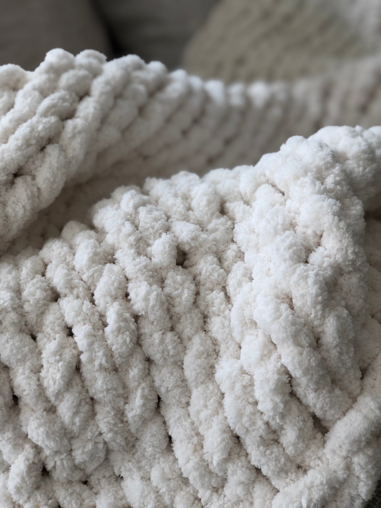 Healing Hand, Chunky Knit Blankets Bone White (Size Large)