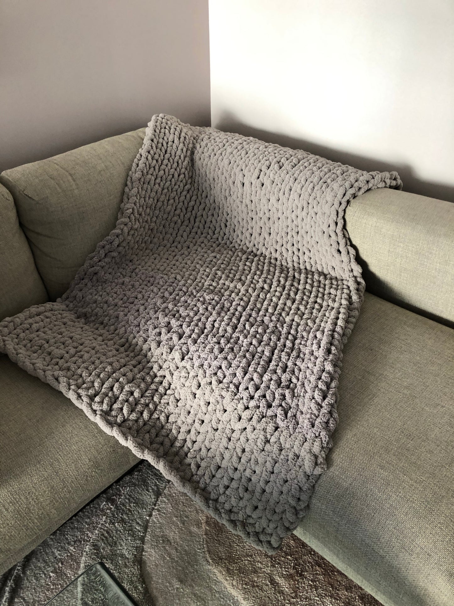Healing Hand, Chunky Knit Blankets Grey Sky