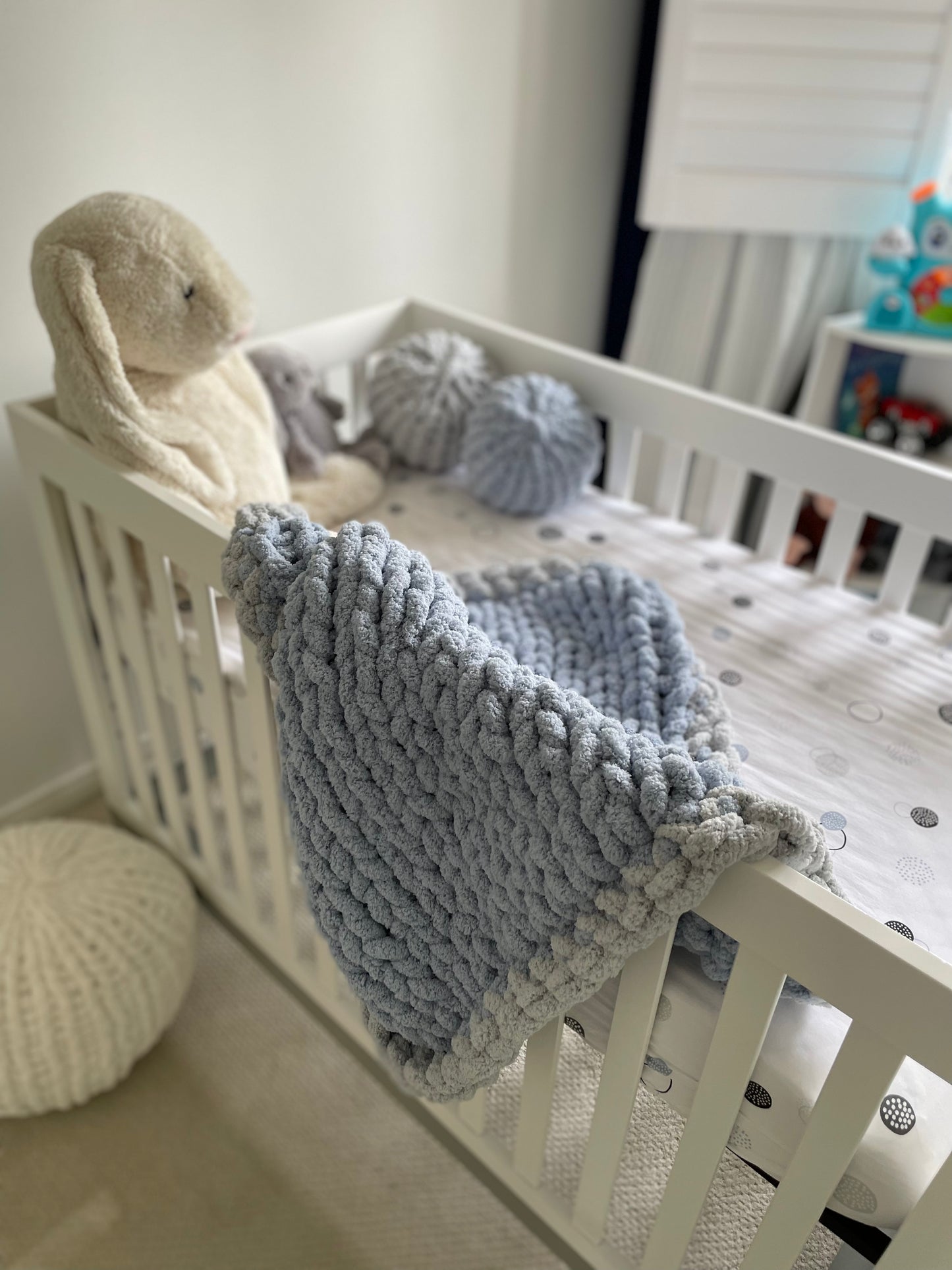Healing Hand, Chunky Knit Baby Blankets - Baby blue with Ice Blue Edge