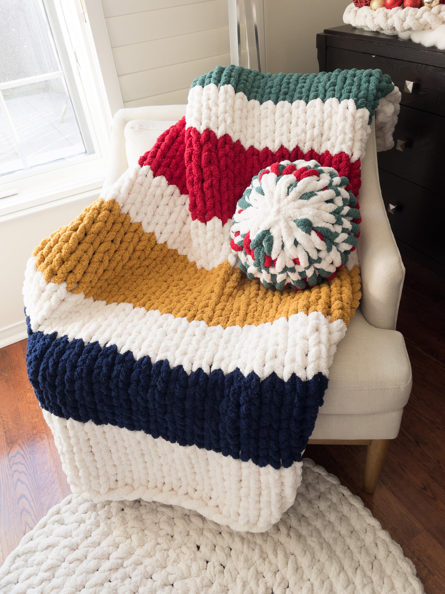 Healing Hand, Chunky Knit Blankets The Explorer - Thick