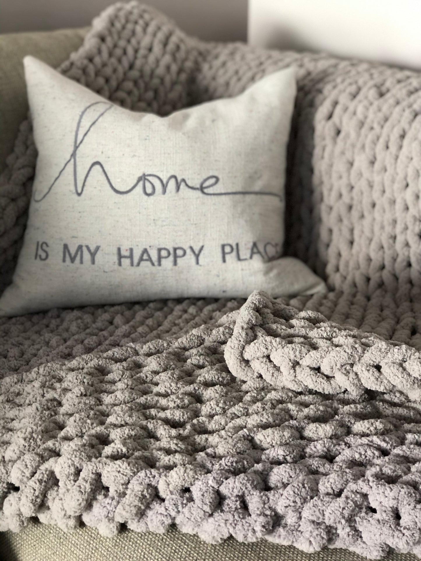 Healing Hand, Chunky Knit Blankets Grey Sky