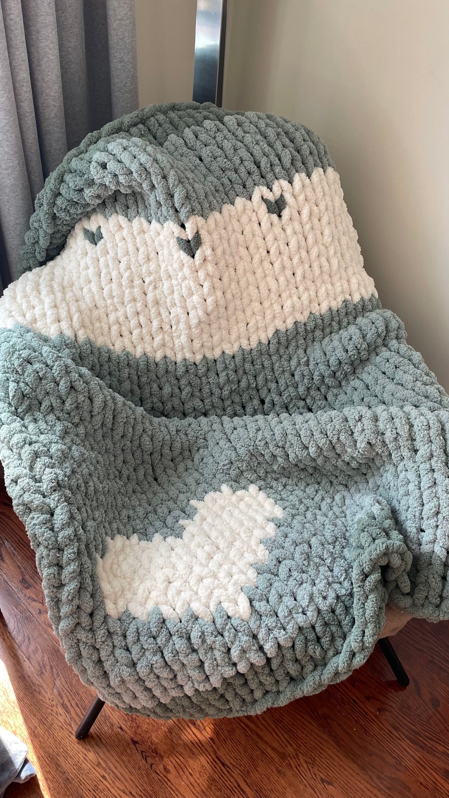 Healing Hand, Chunky Knit Blankets - The Evergreen Heart Blanket