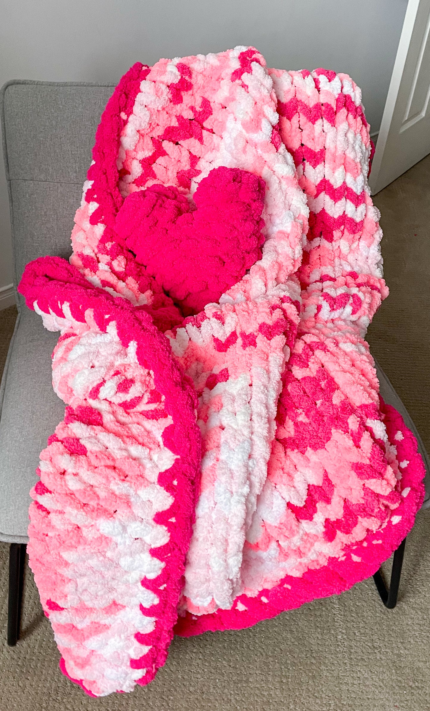 PRE- ORDER - Healing Hand, Chunky Knit Blanket - Bubblegum Pink