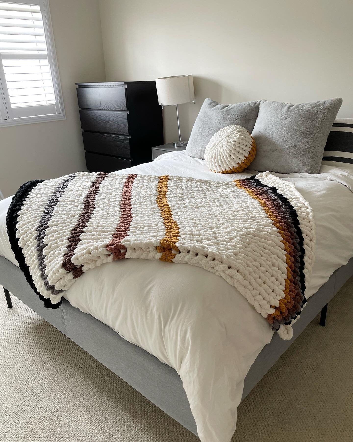 Hand Knit Chunky Throw Blanket: Cozy Polyester Blanket (40x60)