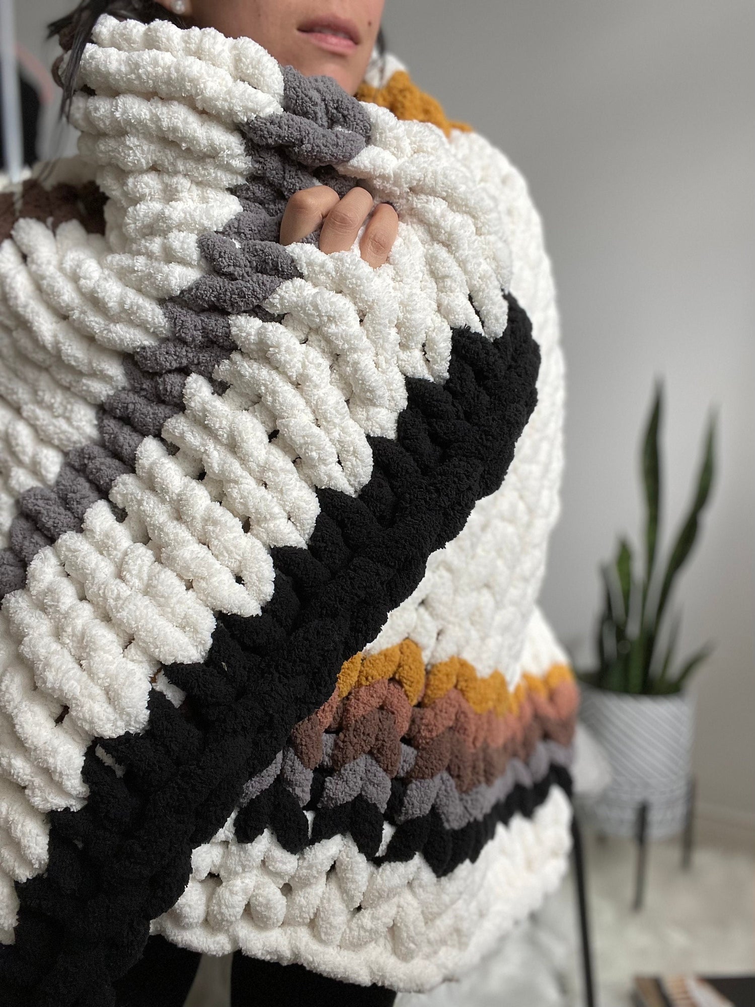 Hand Knit Chunky Throw Blanket: Cozy Polyester Blanket (40x60)