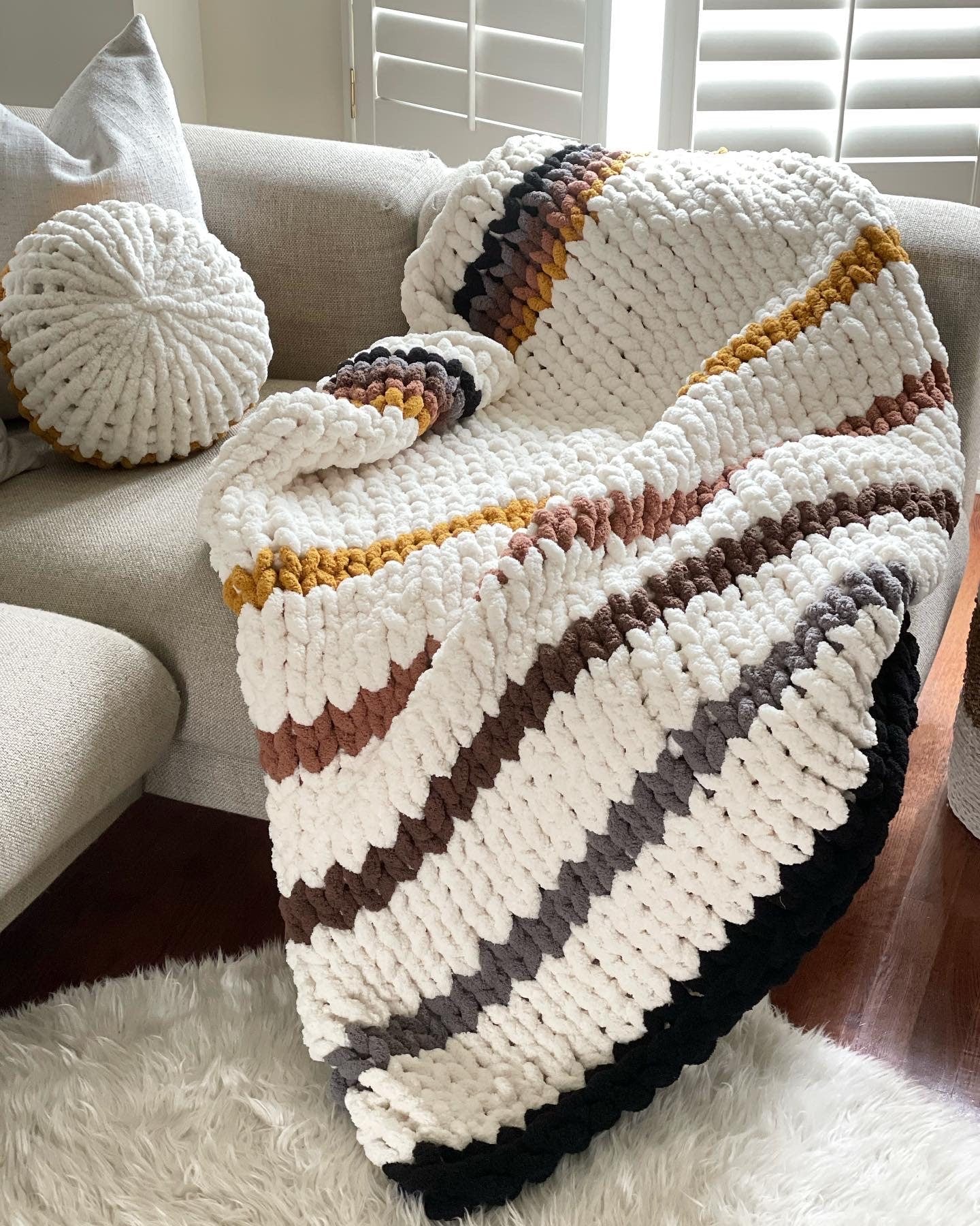Hand Knit Chunky Throw Blanket: Cozy Polyester Blanket (40x60)