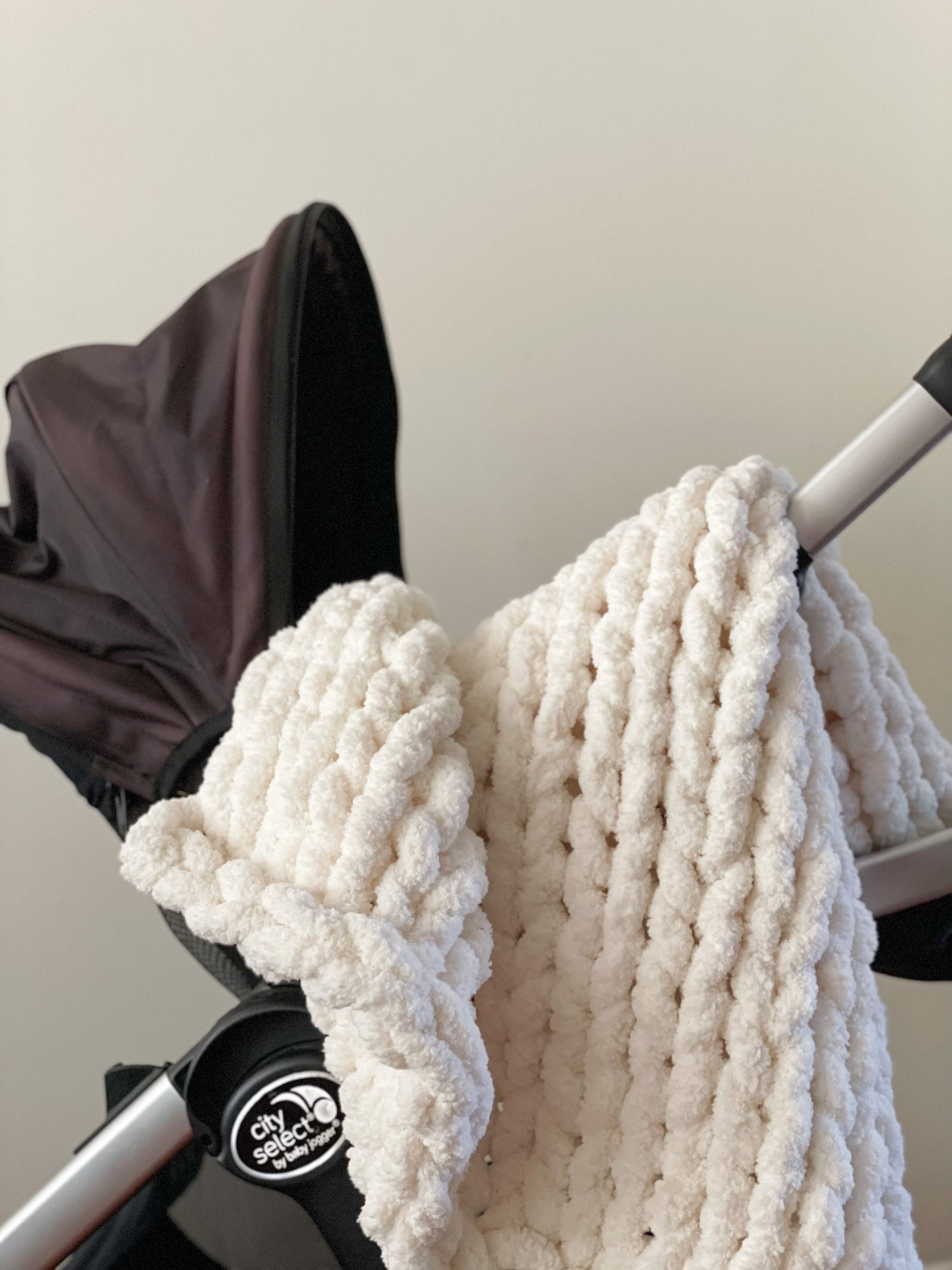 Hand-Knit Chunky Baby Blanket: White Polyester Stroller Blanket