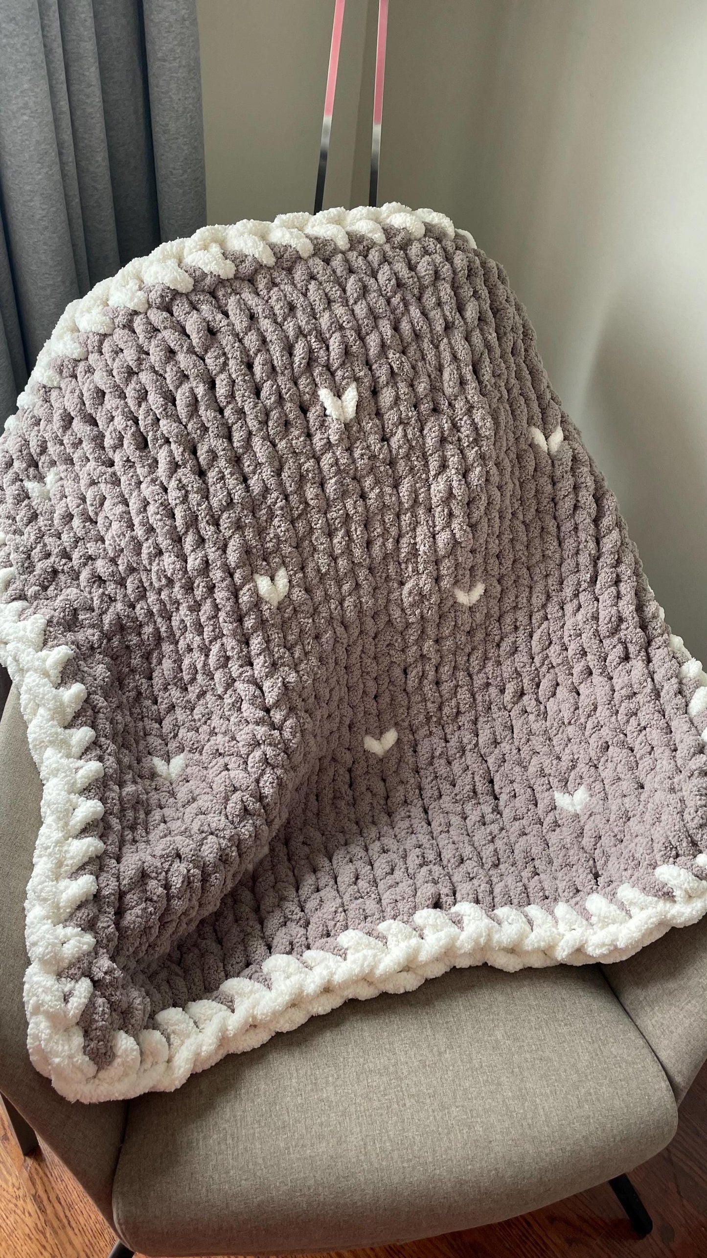 Chunky Chenille Baby Blanket Finger Knitting Pattern | Taupe Grey Hearts (PDF Download)   36" x 35" and 40" x 60" Graphs incl