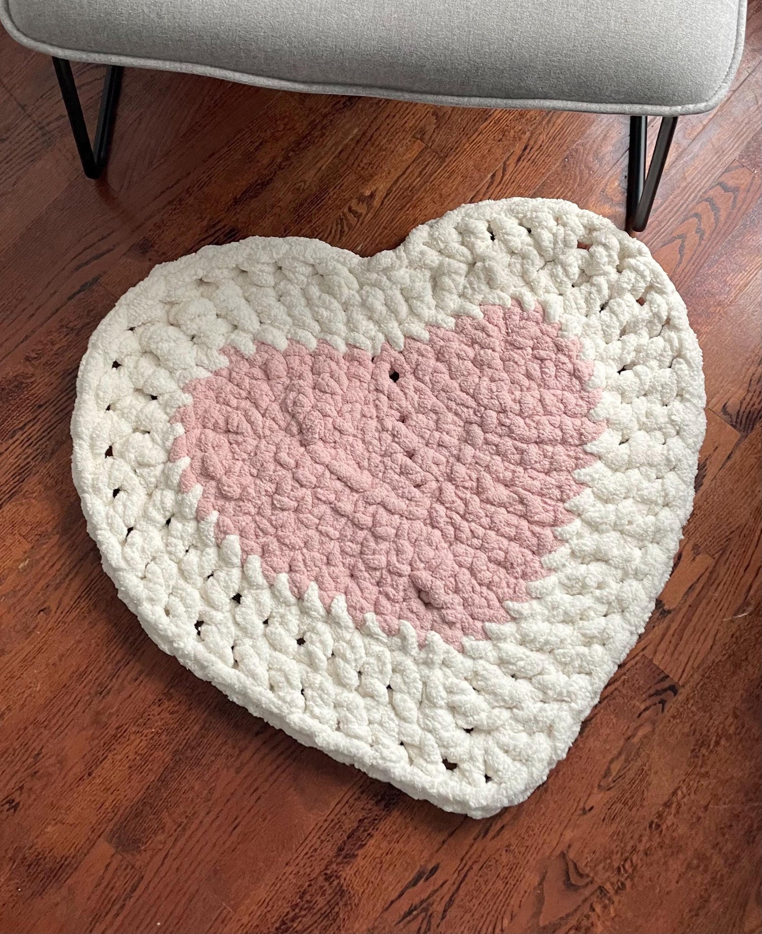 Heart-Shaped Finger Crochet Pattern – Chunky Chenille DIY Valentine Pet or Playmat Rug (PDF Pattern)