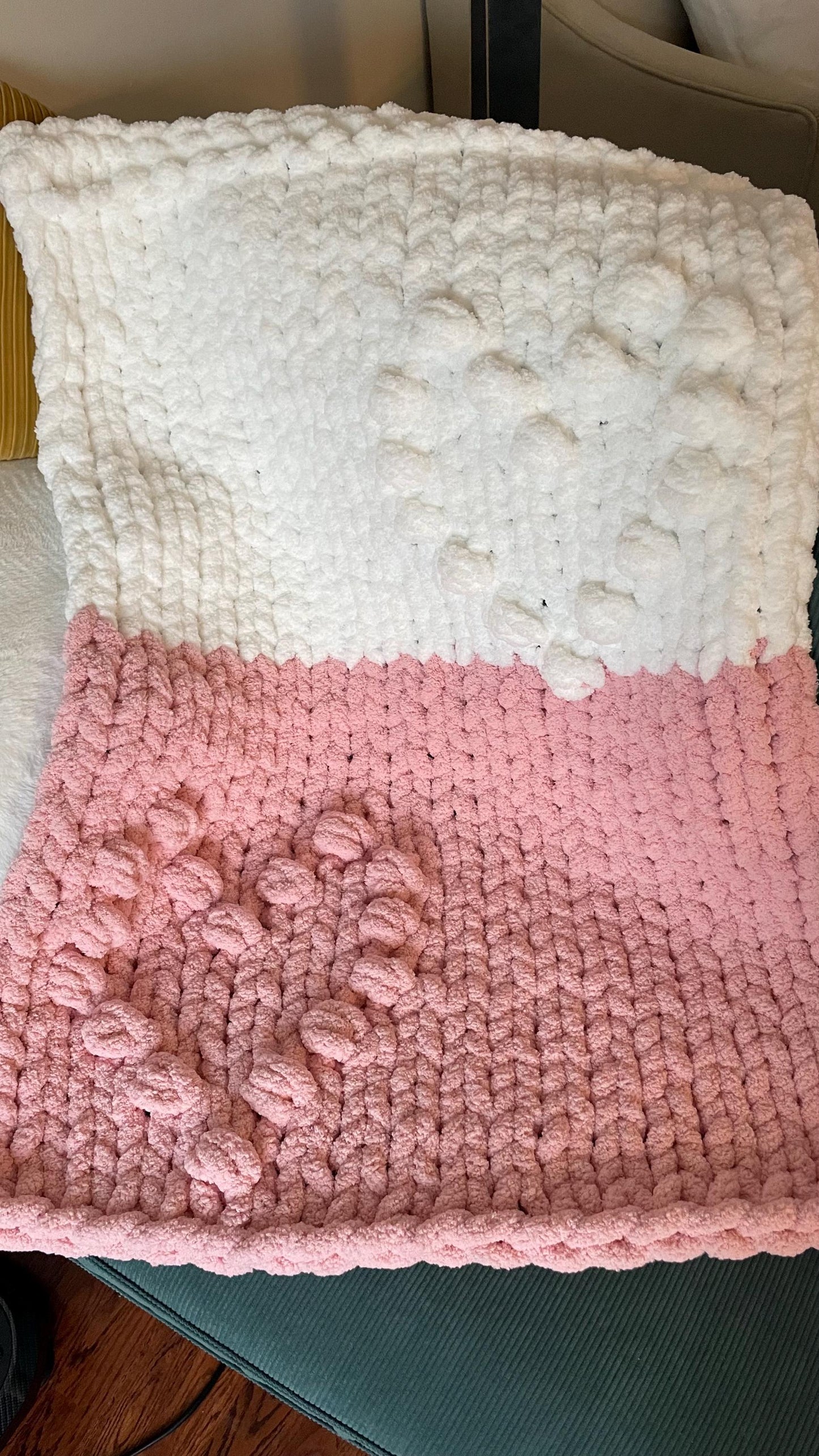 Chunky Chenille Bobble Heart Blanket Pattern – Finger Knit, Baby/Toddler Size (PDF Pattern)
