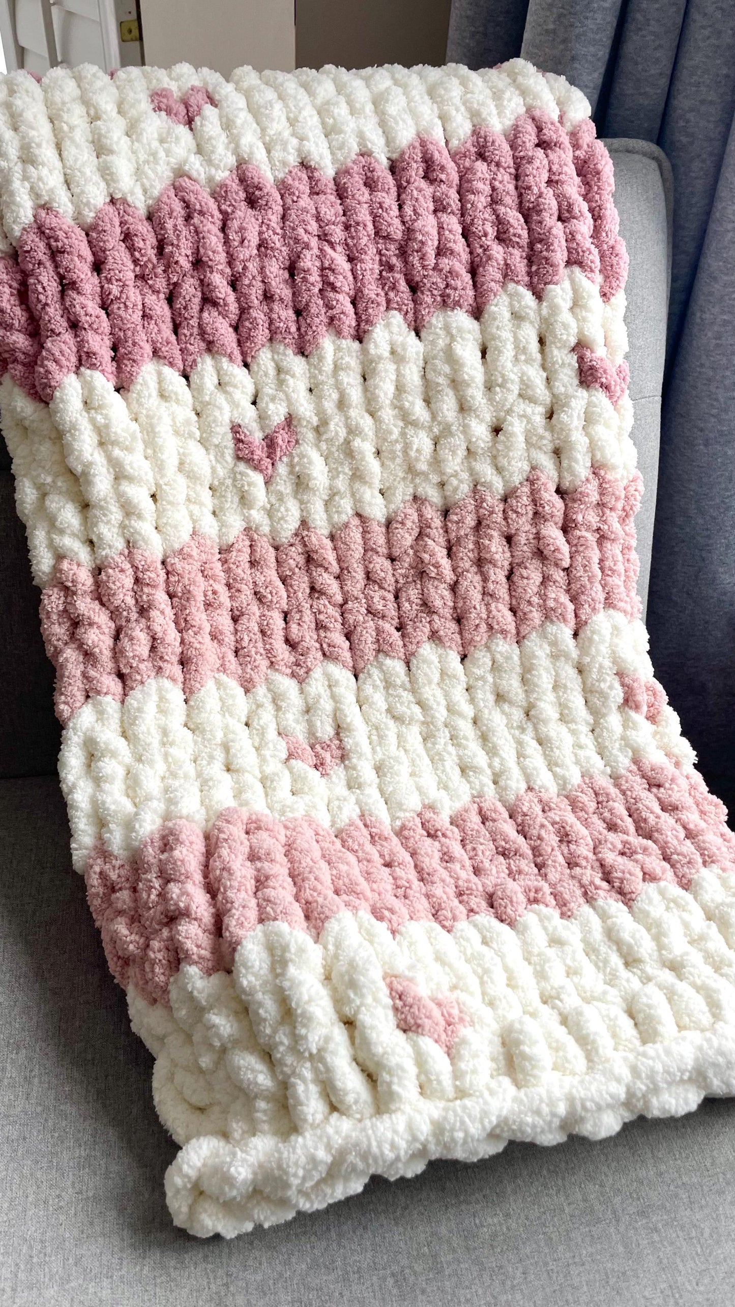 Chunky Chenille Heart Blanket Pattern – Easy Finger Knitting (PDF Pattern)