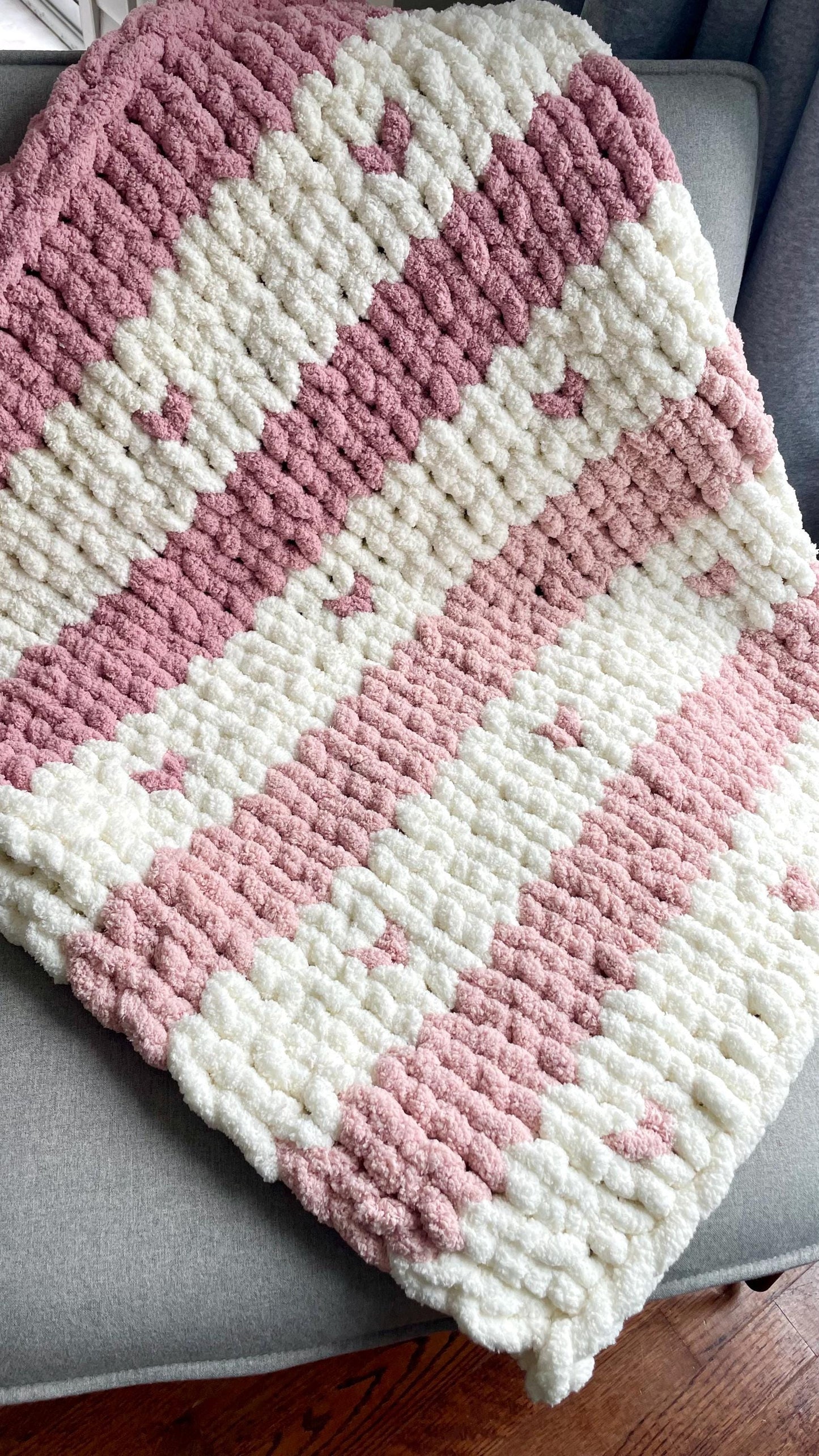 Chunky Chenille Heart Blanket Pattern – Easy Finger Knitting (PDF Pattern)