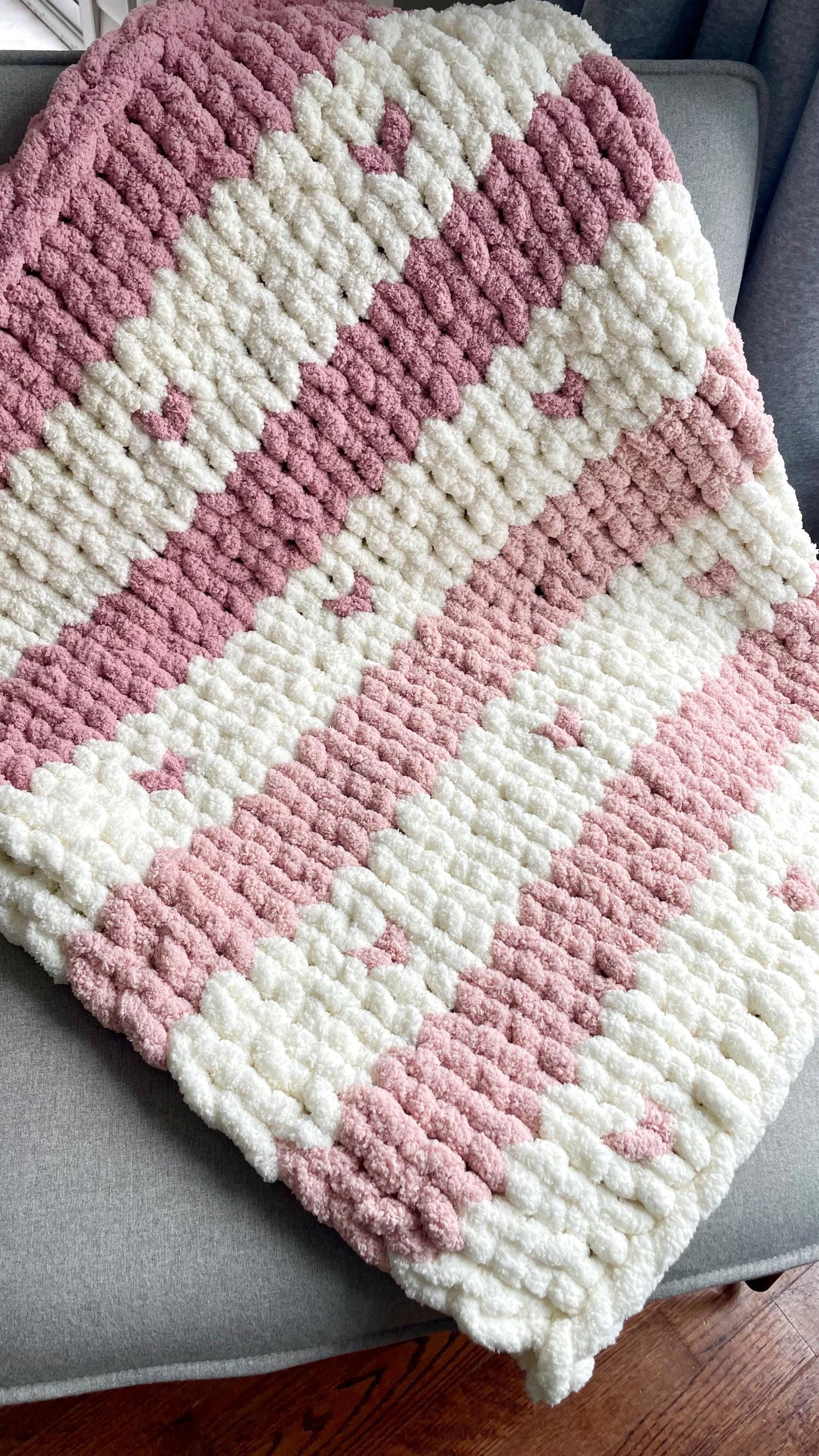 Chunky Chenille Heart Blanket Pattern – Easy Finger Knitting (PDF Pattern)