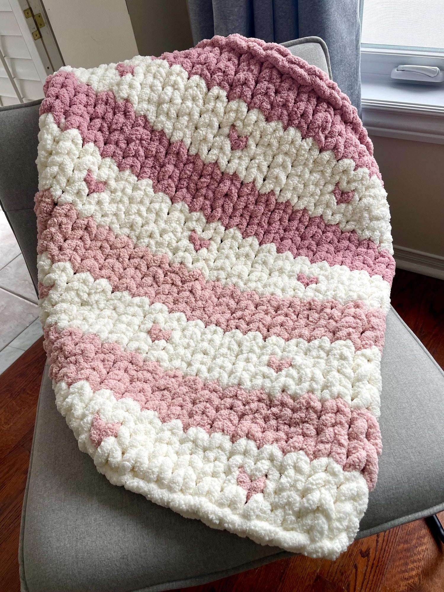 Chunky Chenille Heart Blanket Pattern – Easy Finger Knitting (PDF Pattern)